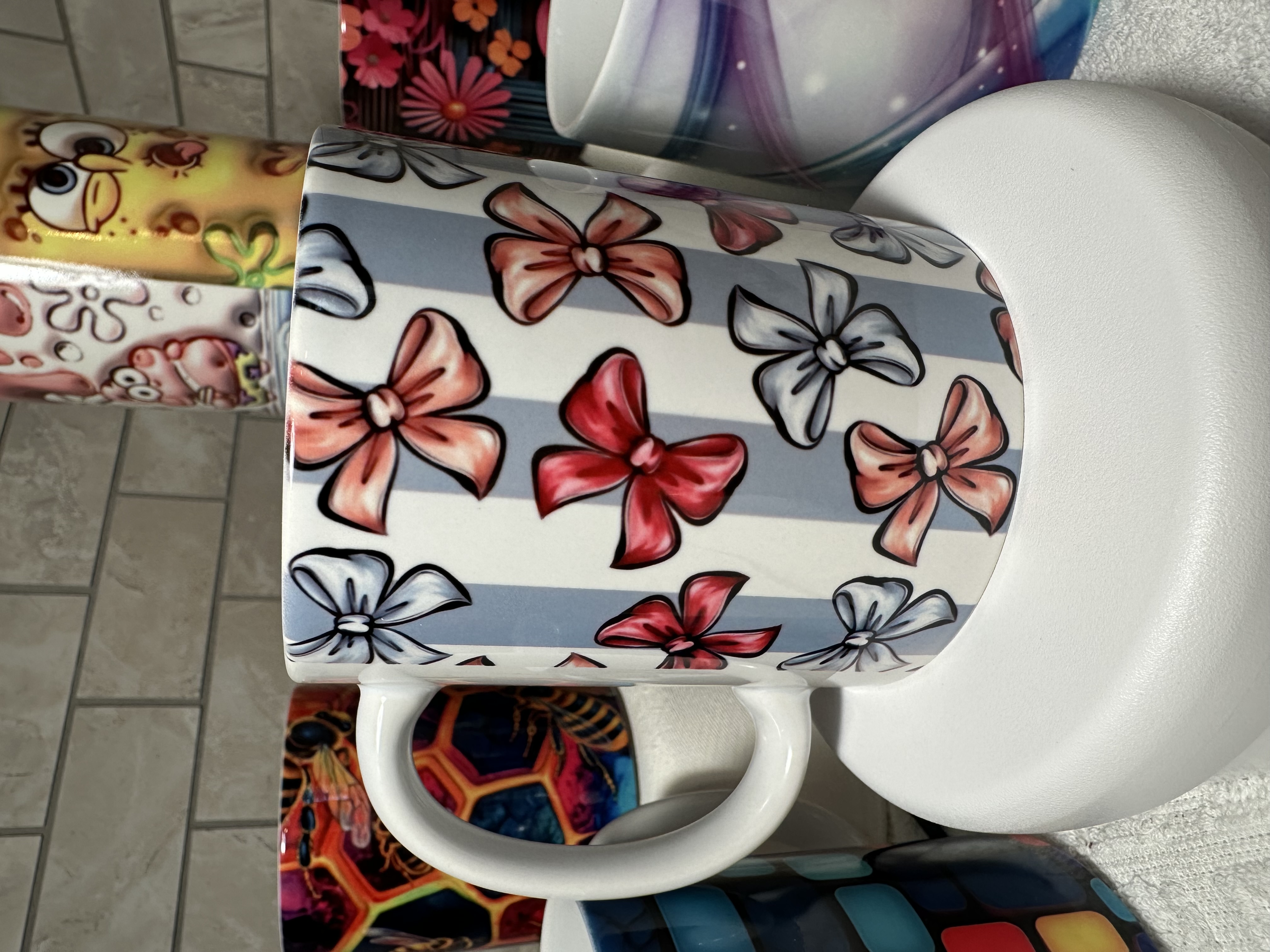Taza decorativa con lazos