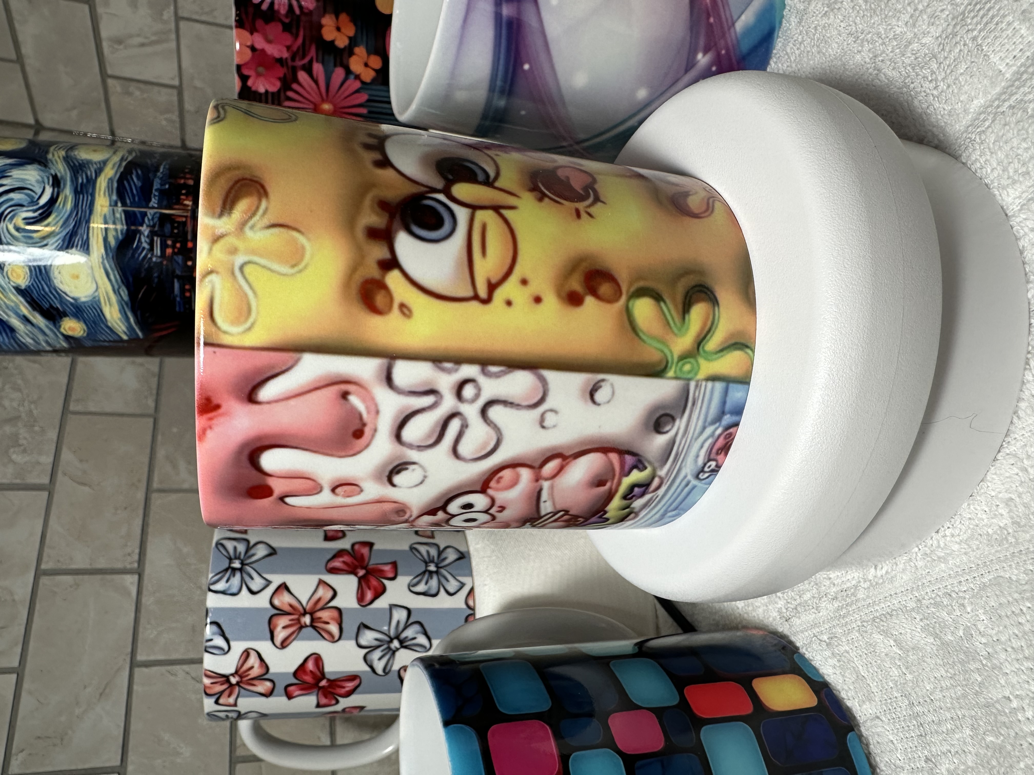 Taza con diseño animado bob esponja 