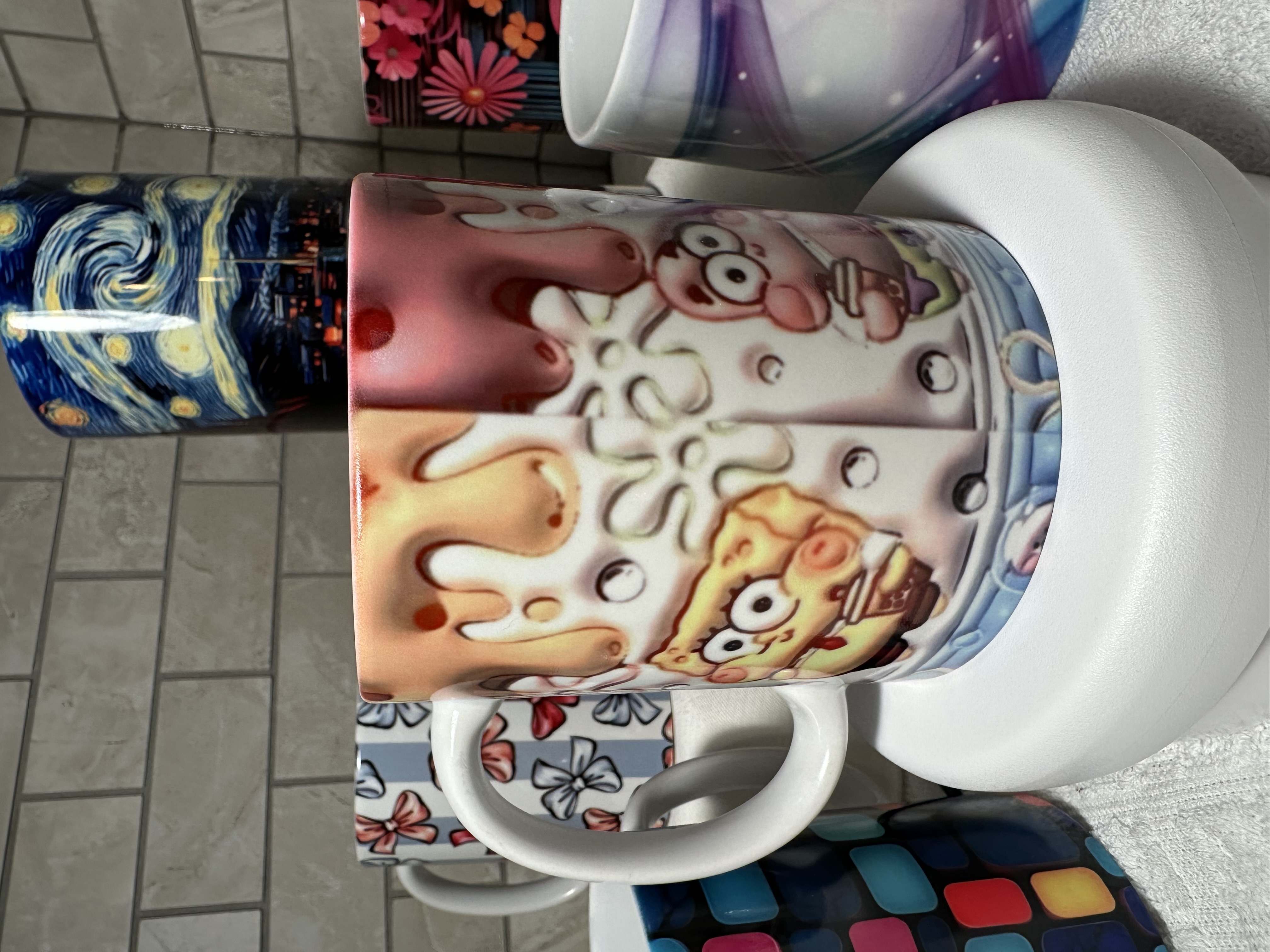 Taza con diseño animado bob esponja 