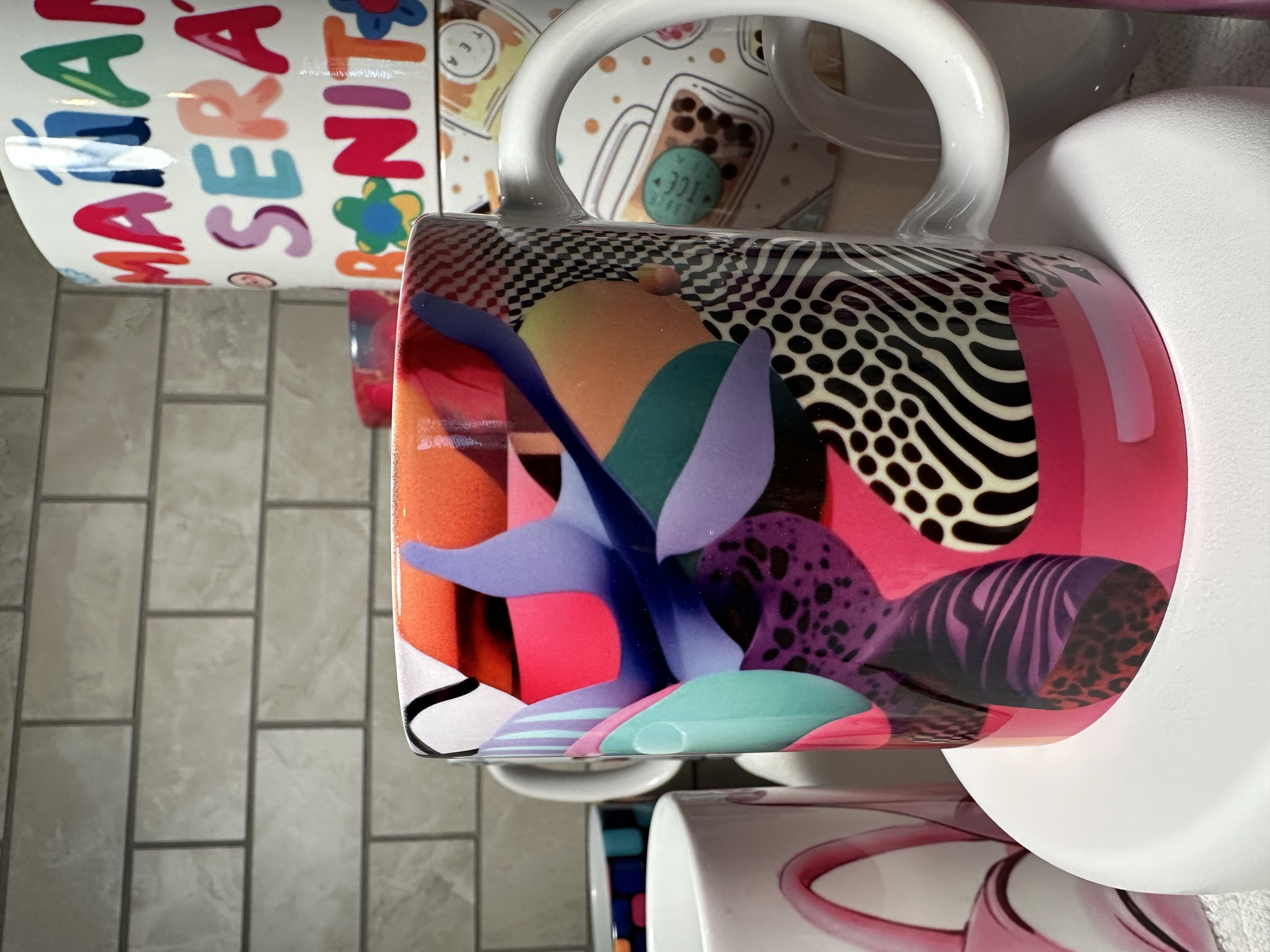 Taza artística de diseño abstracto