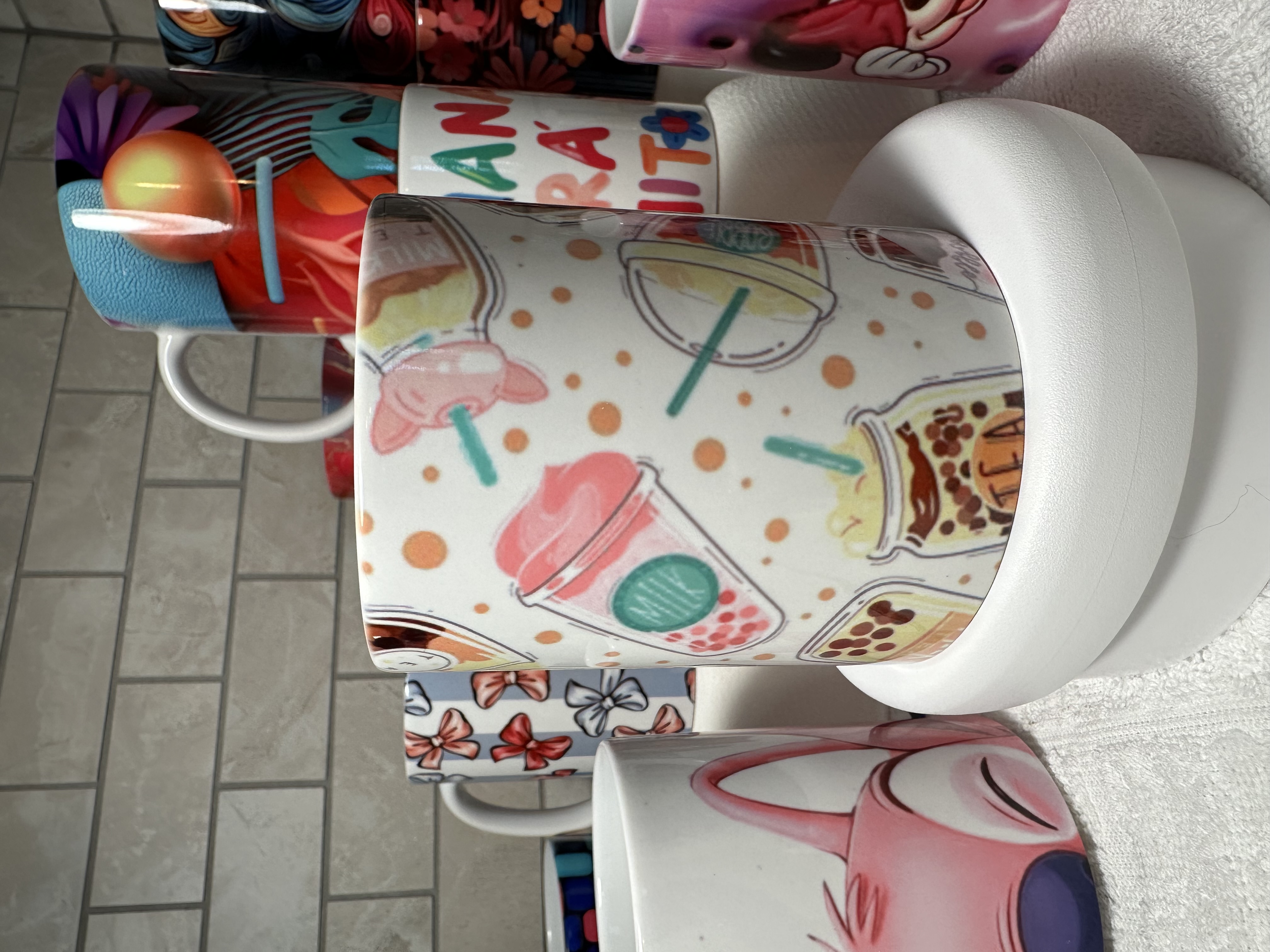 Taza de cerámica con diseño de bubble tea