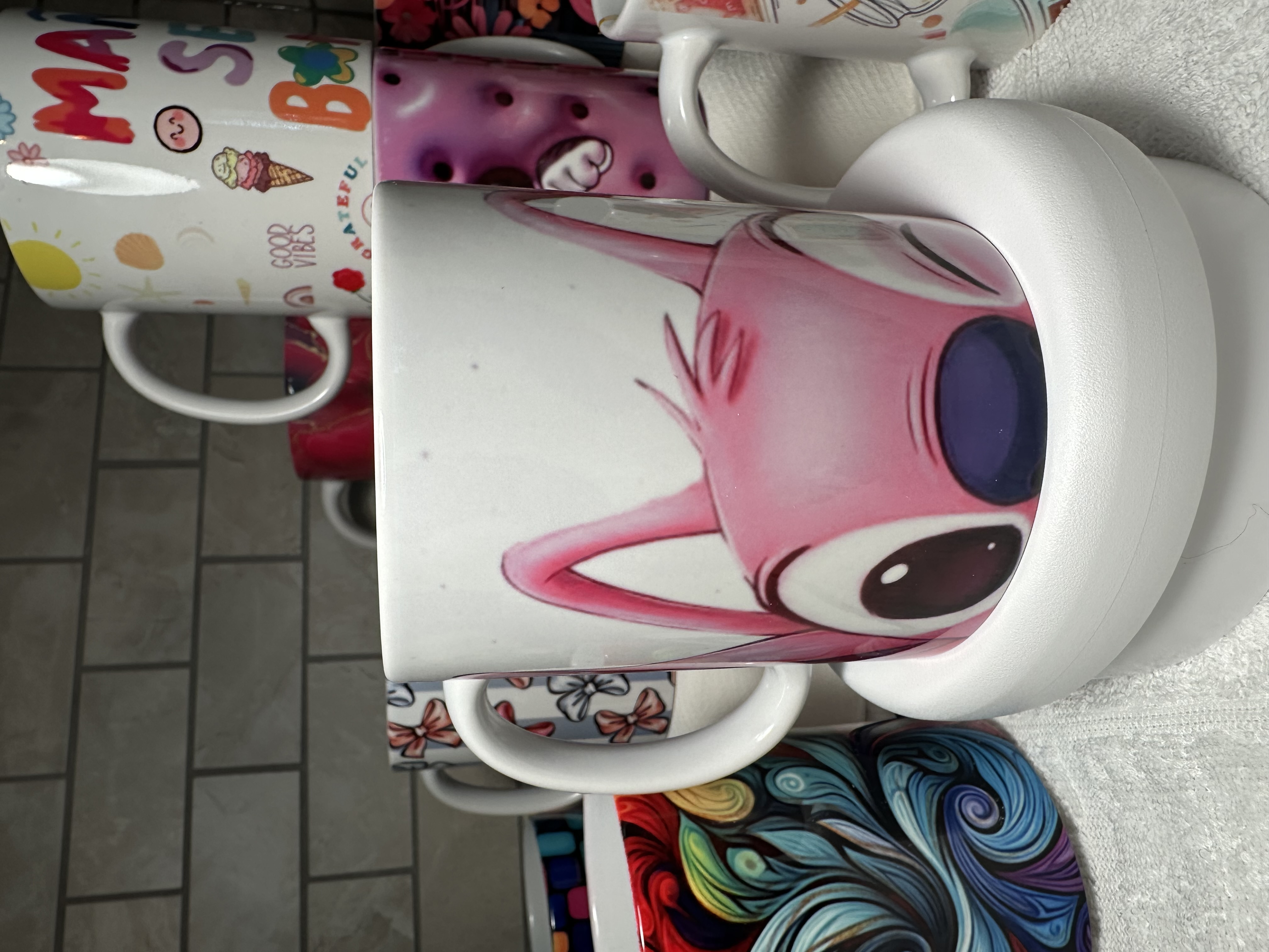 Taza con diseño de conejita rosa ángel 