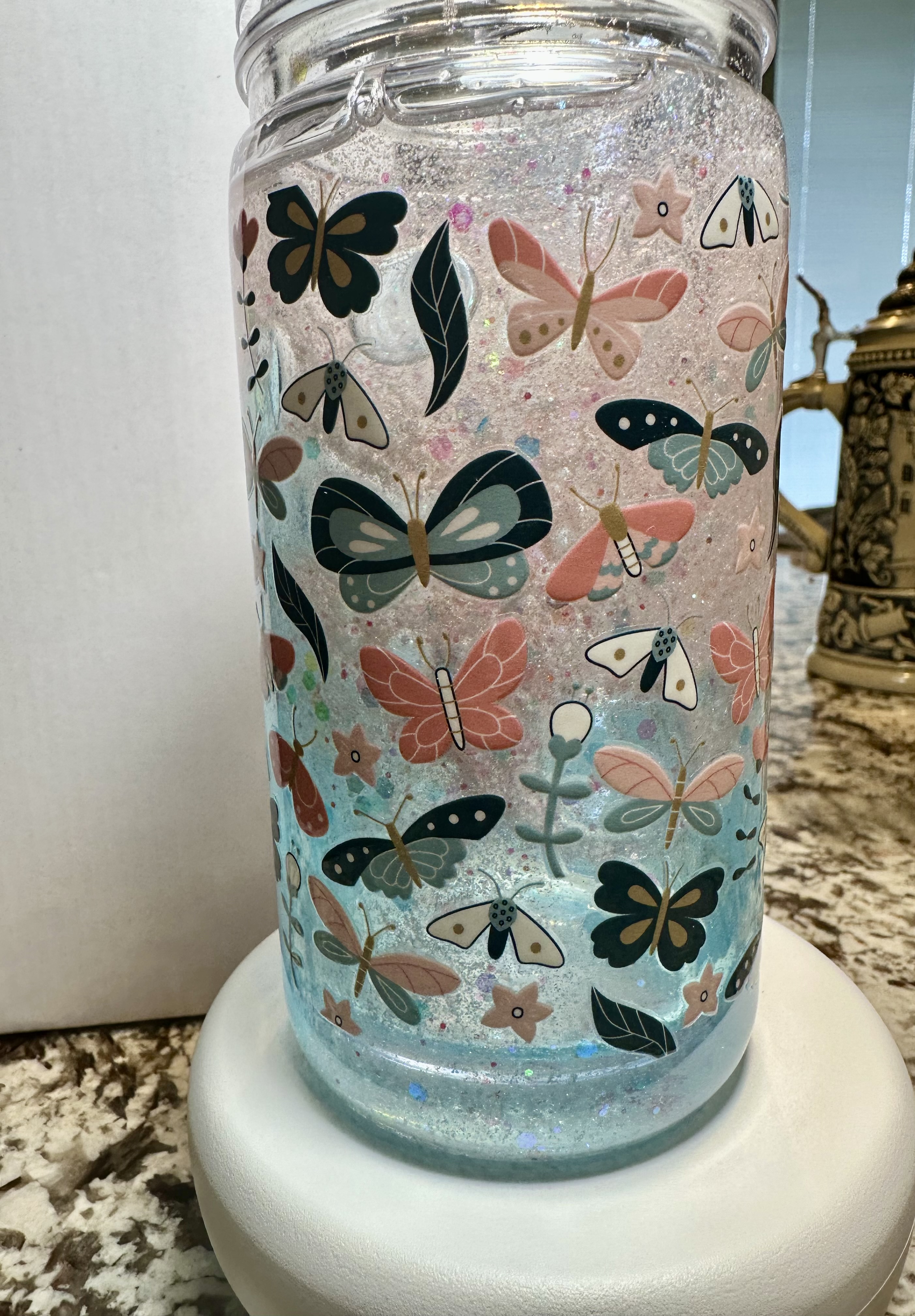 Vaso doble paras en decoración  con mariposas