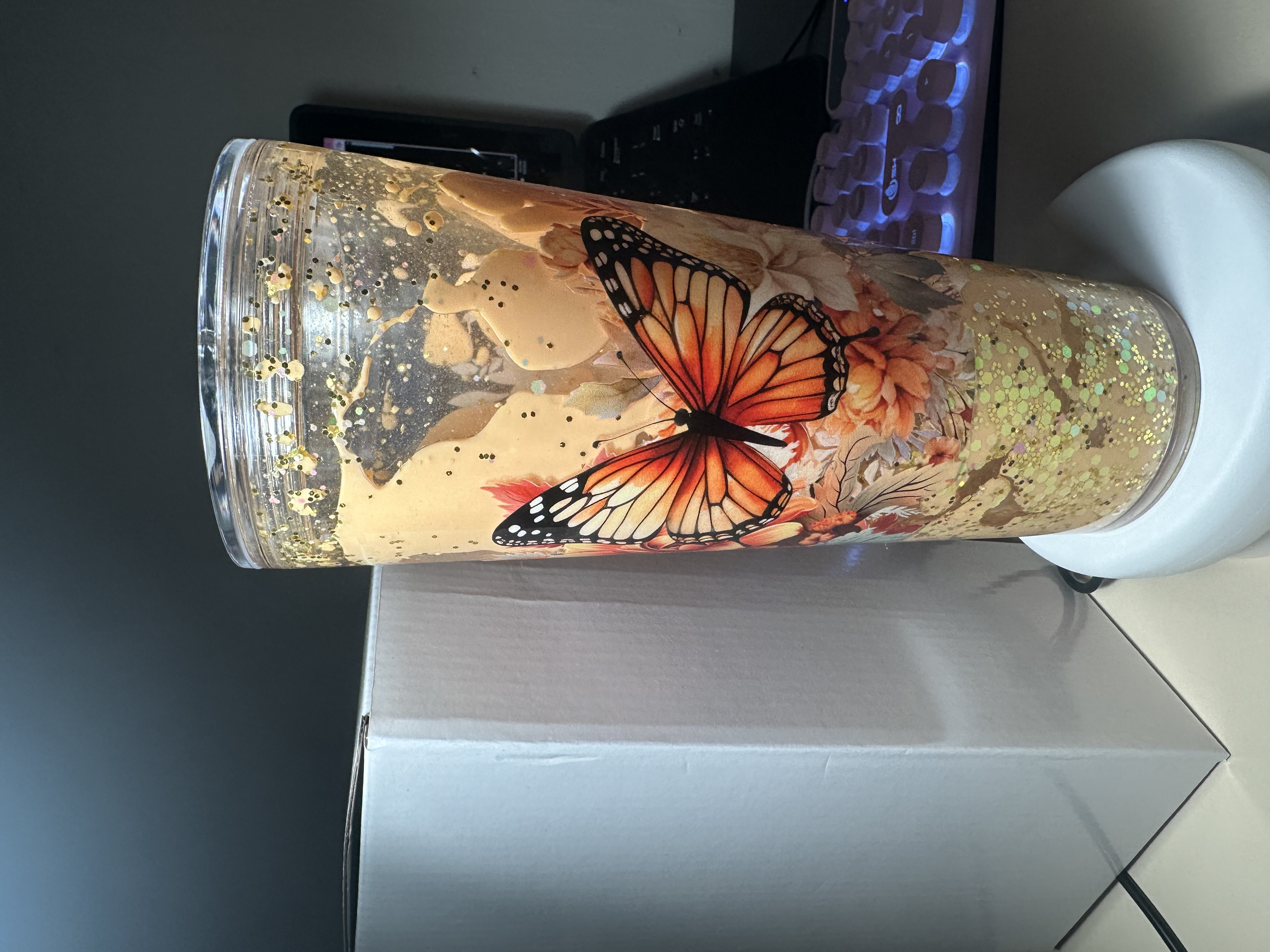 Vaso doble pared en diseño de mariposa