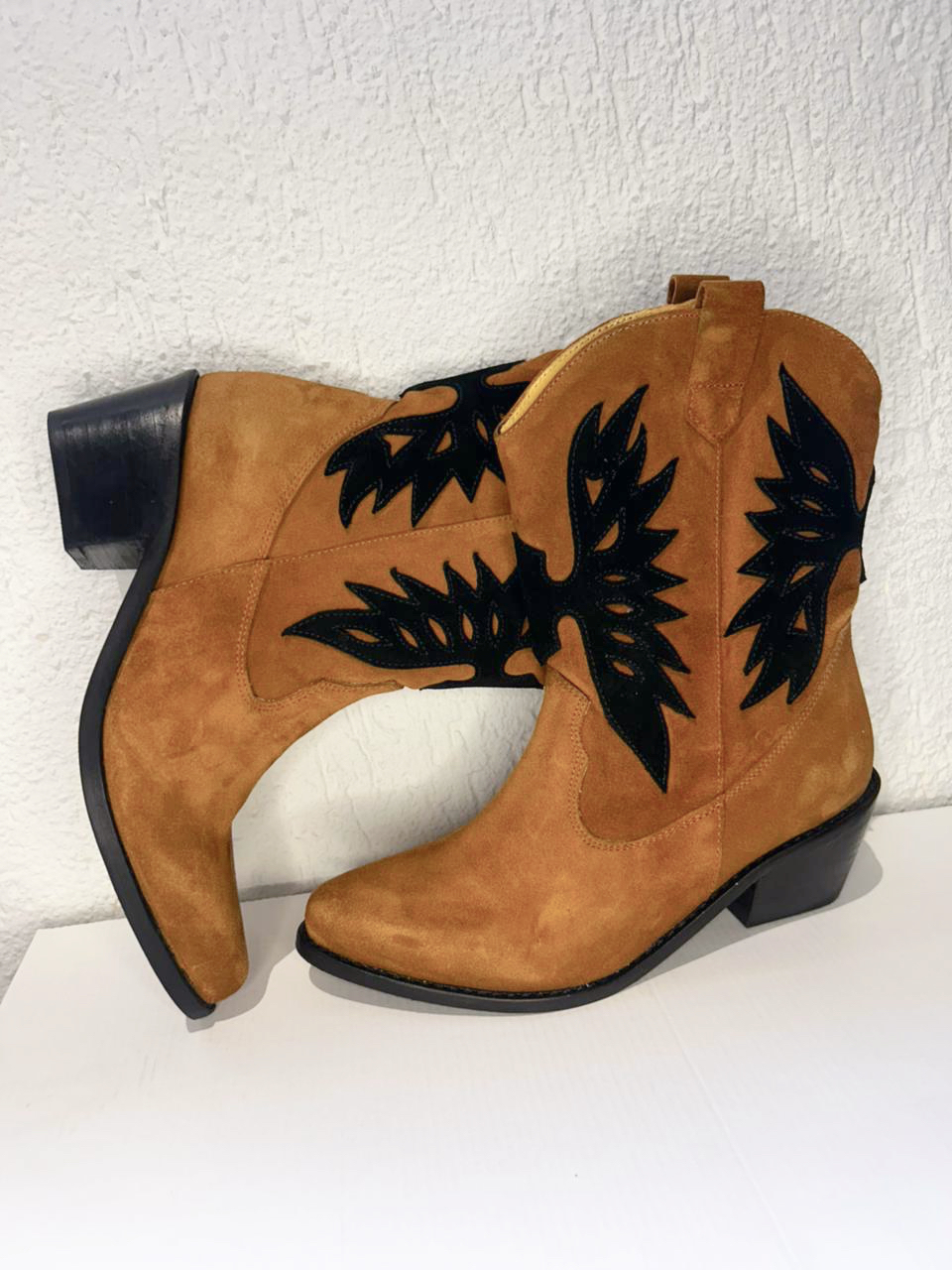 Botines vaqueros de gamuza