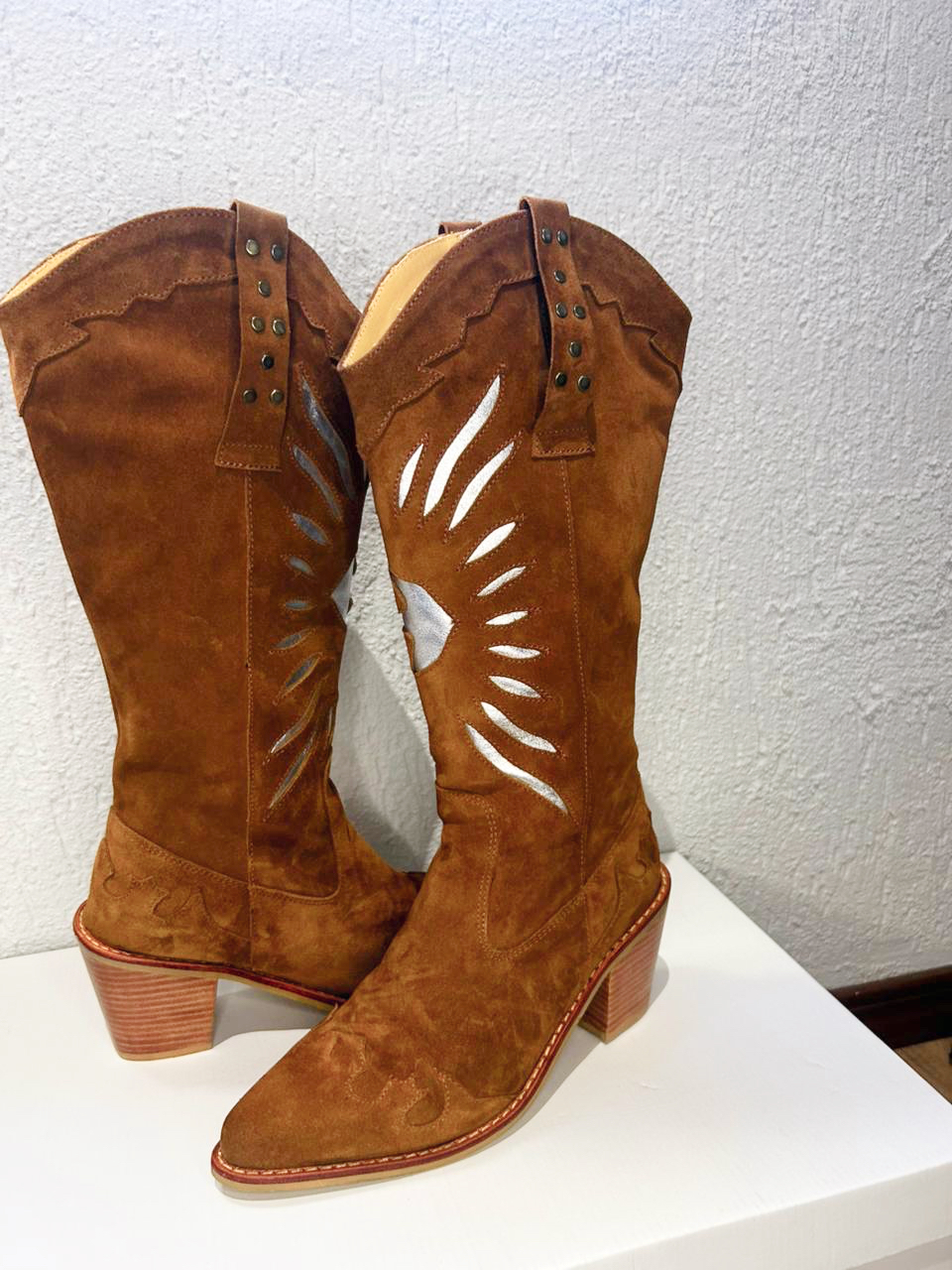 Botas vaqueras de gamuza