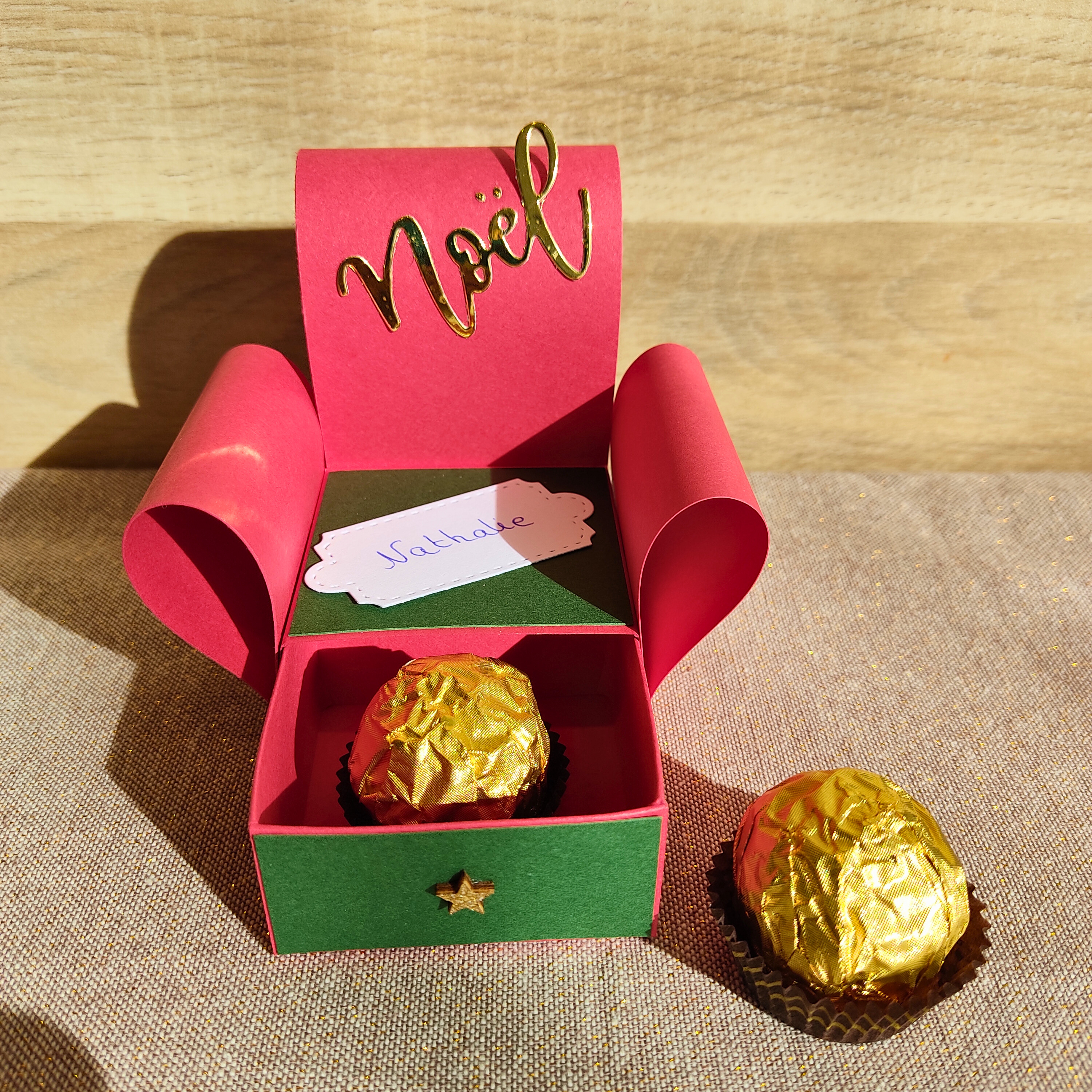 Marque-places nominatifs "Fauteuil du Père Noël" - Cadeaux de table invités