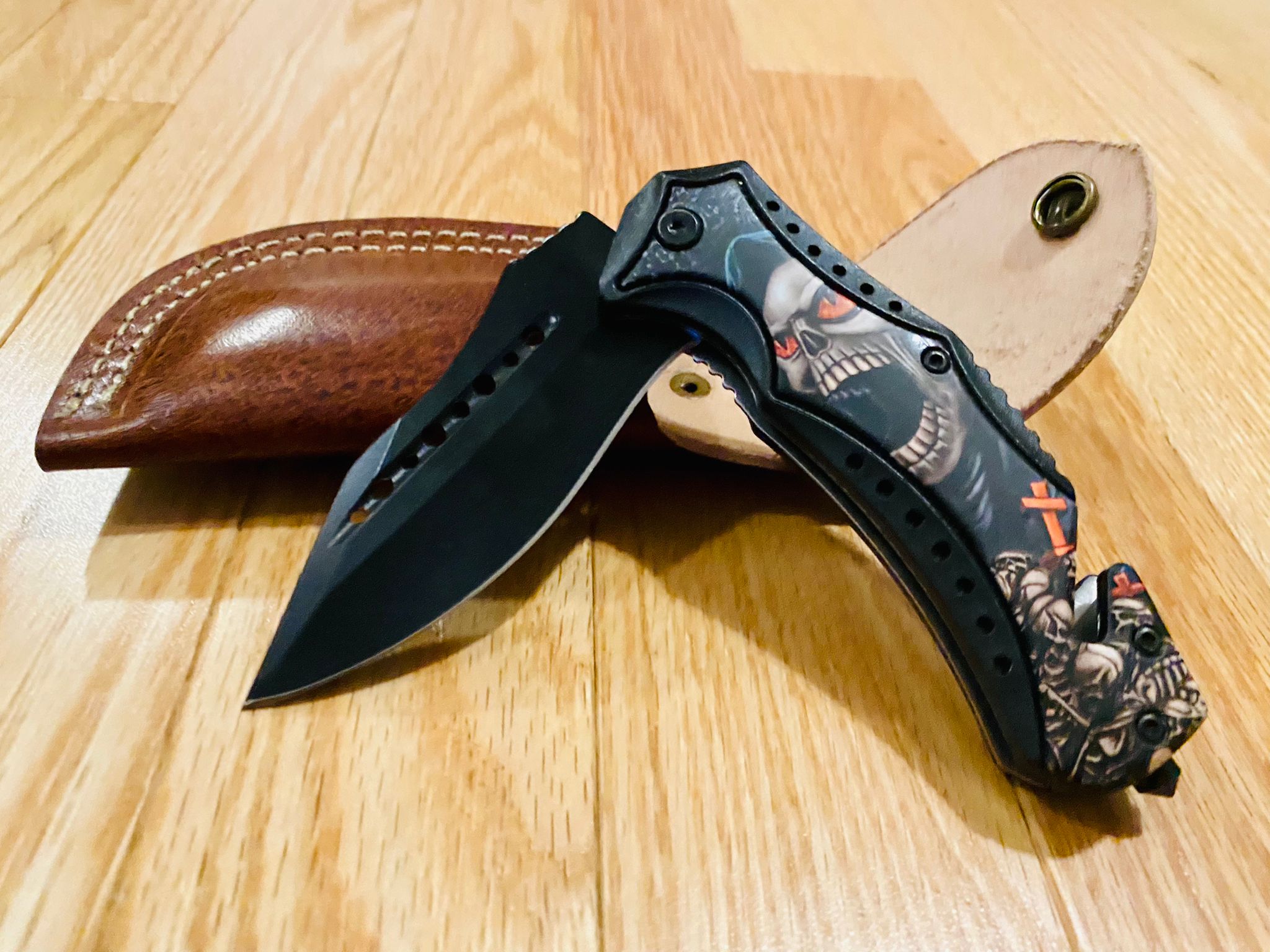 Folding Pocket Knife with Skull Design