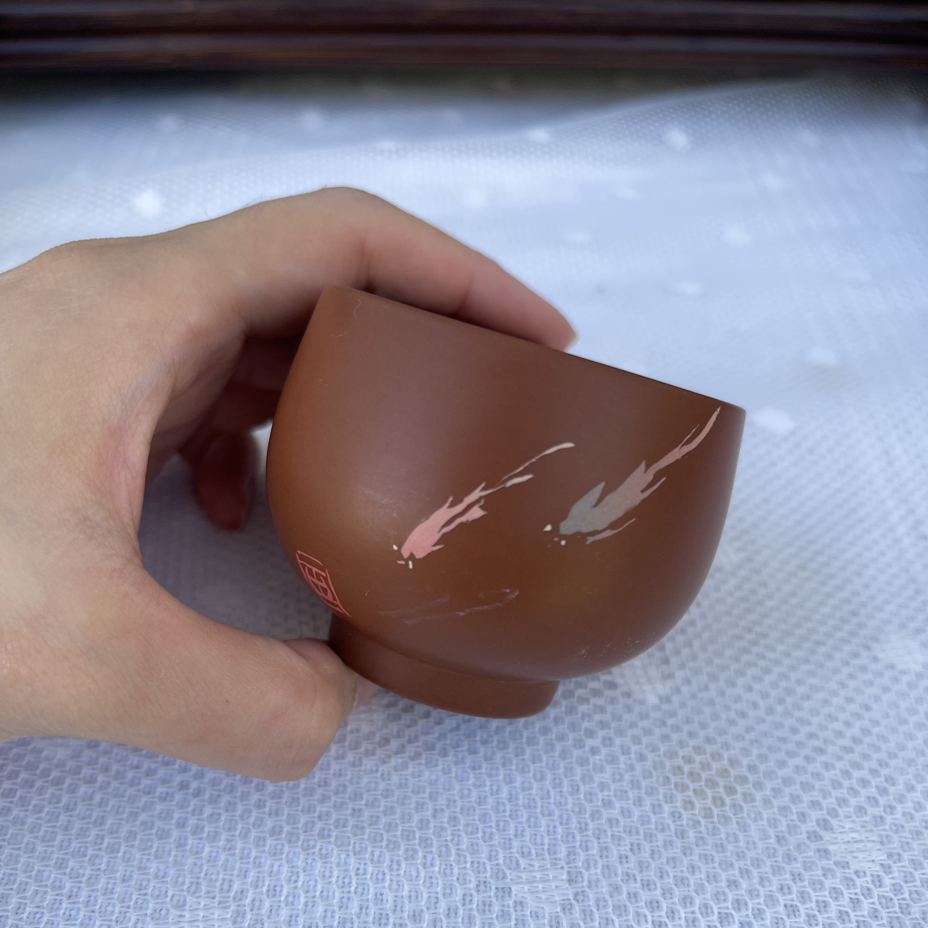 Petite tasse avec le motif de carpe