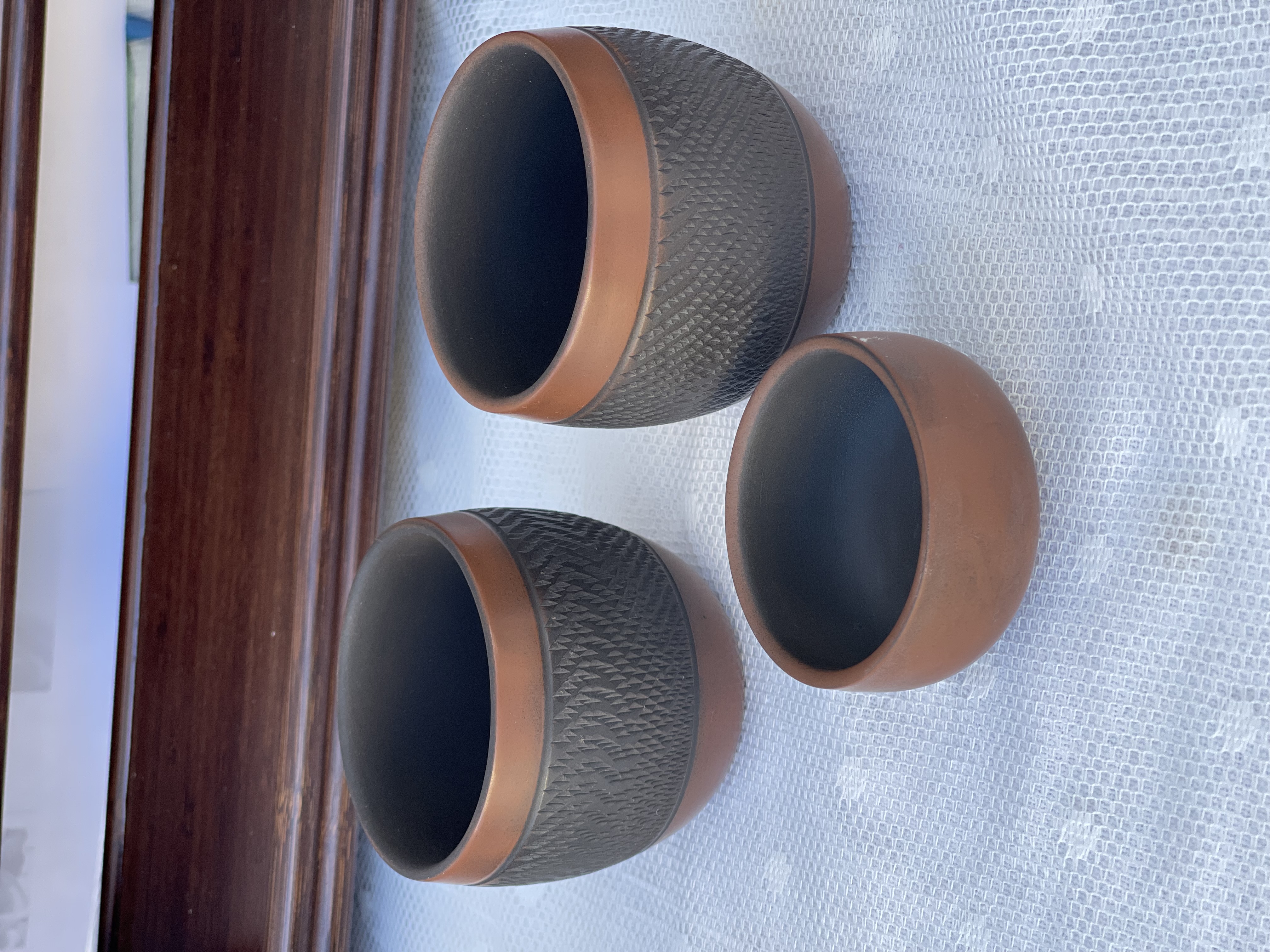 Tasse avec le motif ondulé en grande taille