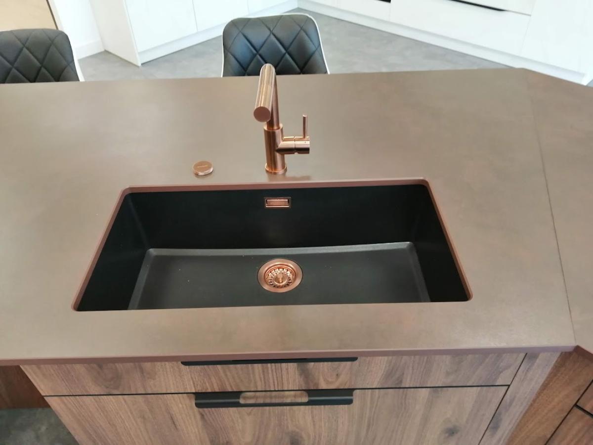 Plan minéral pour lavabo