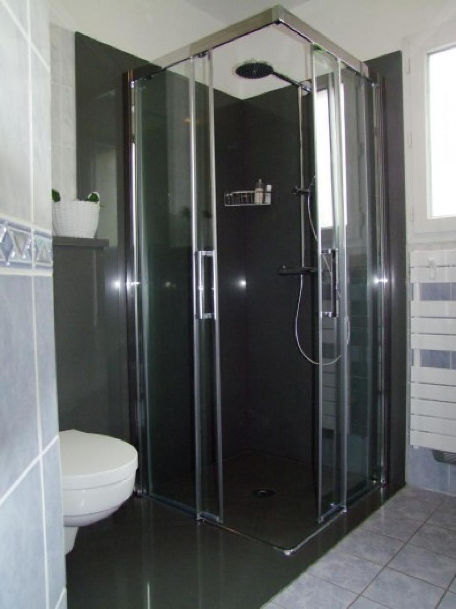 Panneau de douche minéral