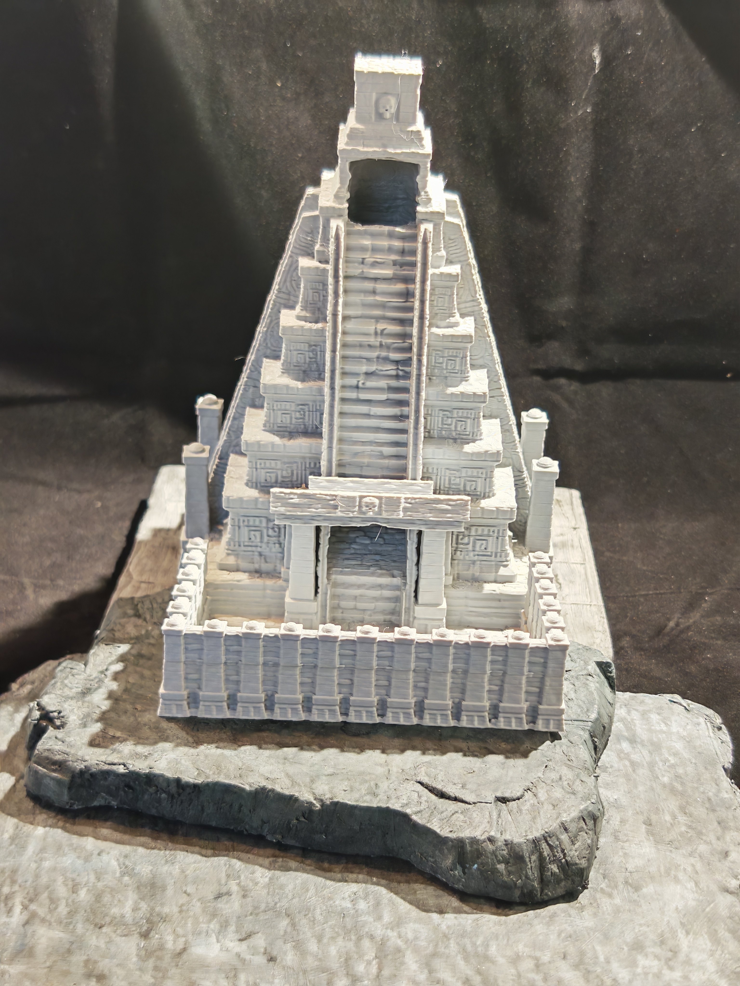 The Sacrificial Pyramid - Dice Tower