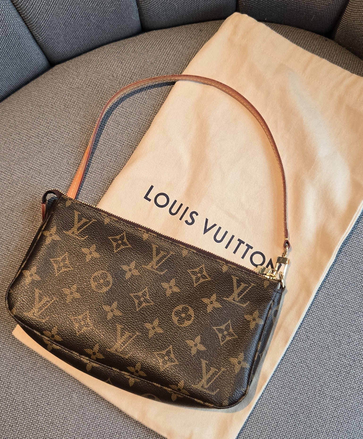 LOUIS VUITTON 