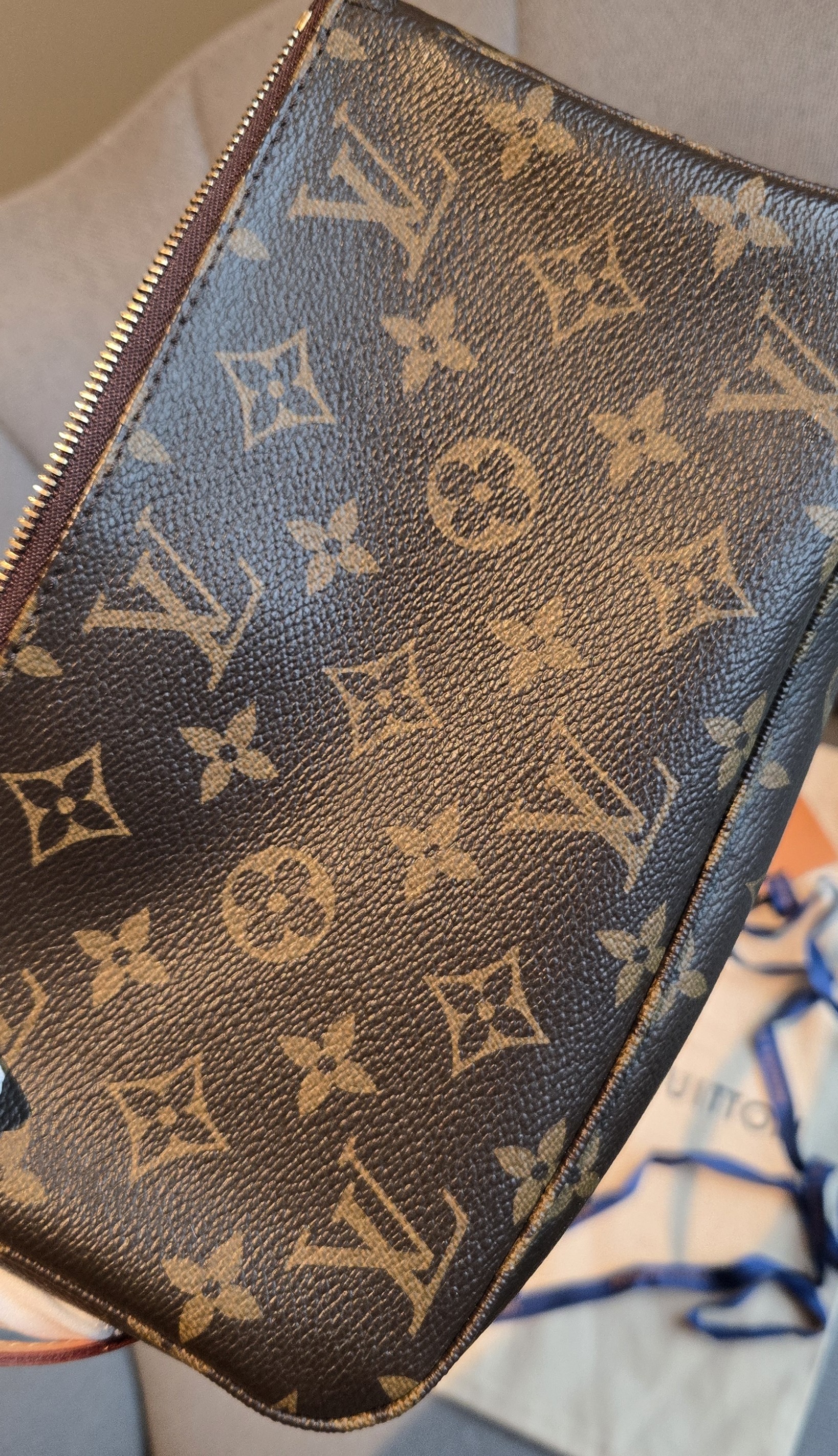 LOUIS VUITTON 