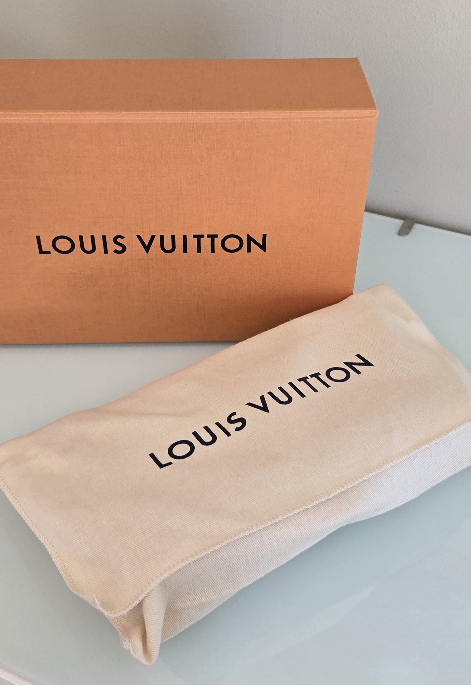 LOUIS VUITTON 