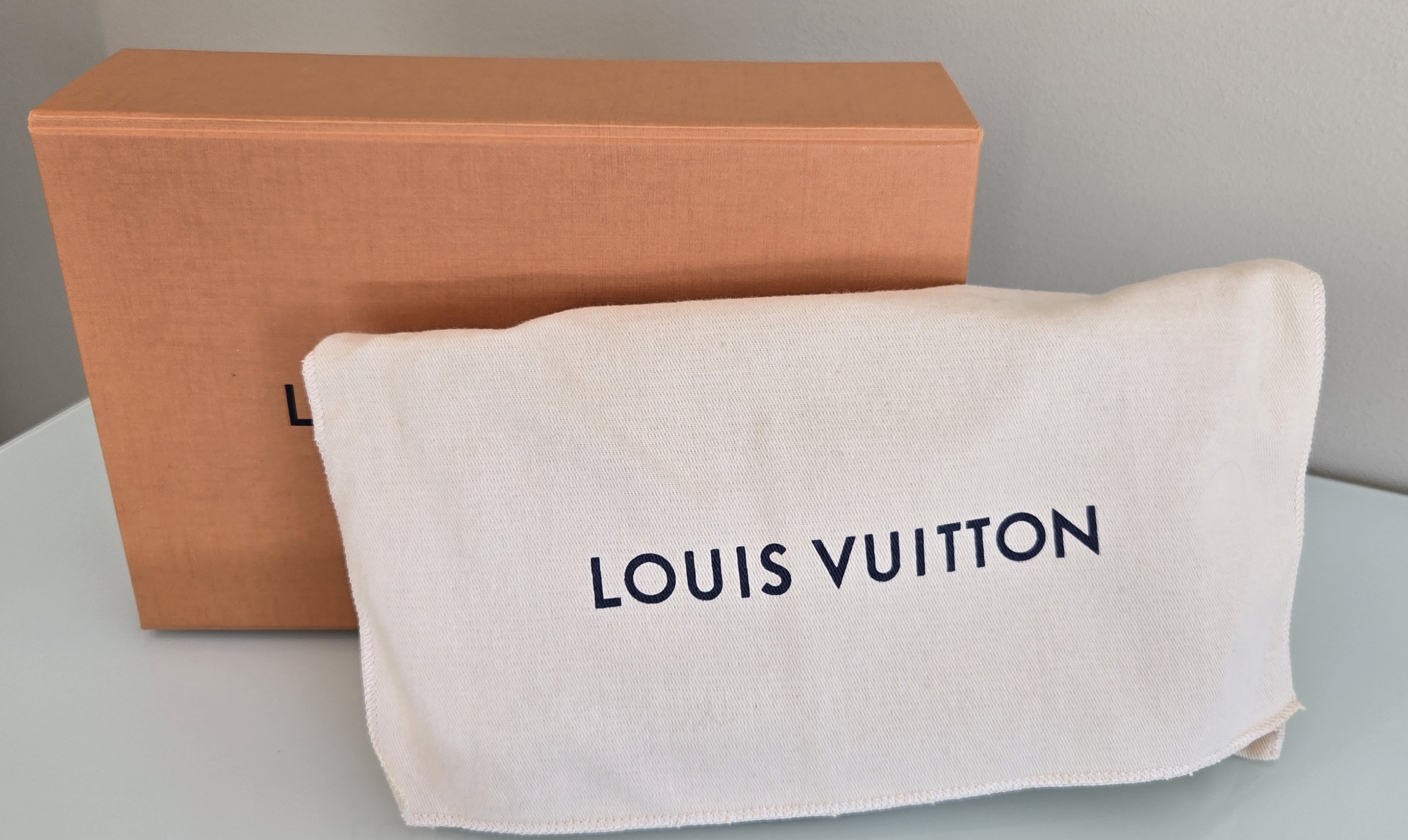 LOUIS VUITTON 