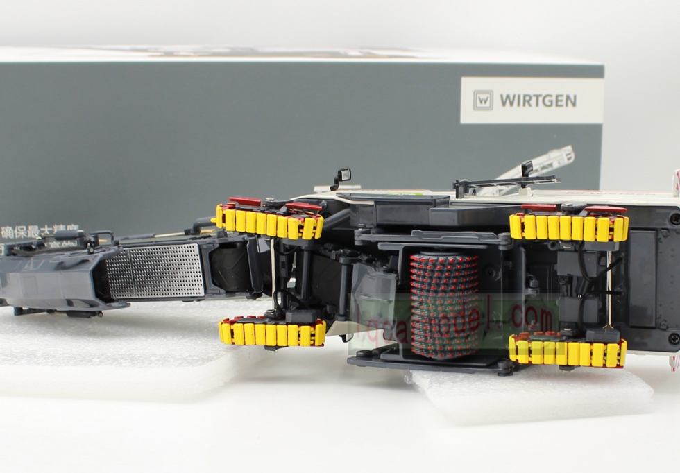 1/35 Scale WIRTGEN W 155 CFI COLD MILLING MACHINE Diecast Model 