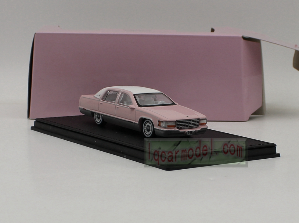 1/64 Scale GOC 1993 Cadillac Fleetwood Car model Diecast Pink color 