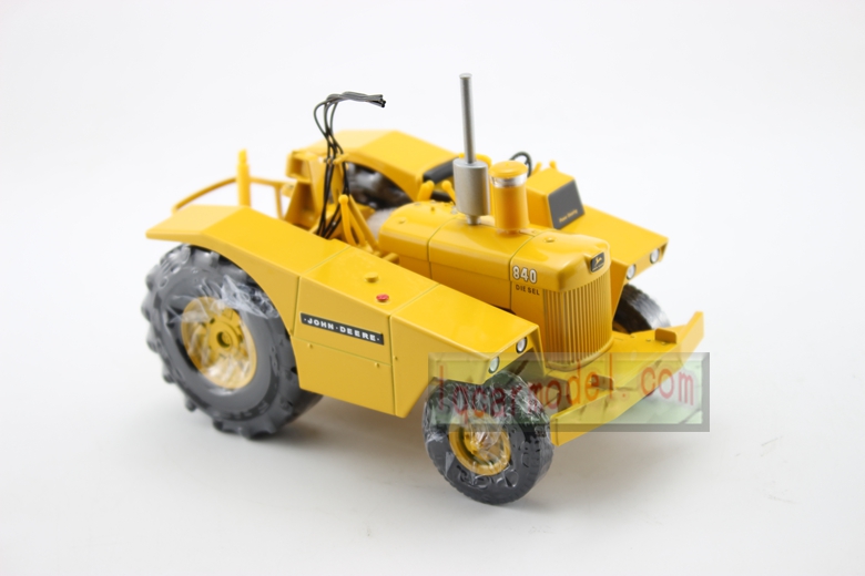 1/24 john deere 840 diesel 400 Elevating Scraper Truck Diecast By Reuhl 