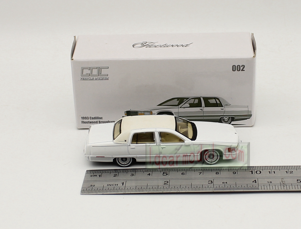 1/64 GOC 1993 Cadillac Fleetwood Brougham Old Car model White 
