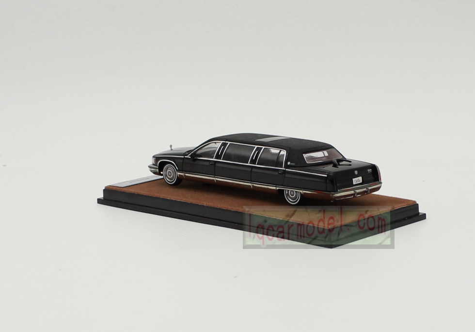 1/64 XG Cadillac Fleetwood Sedan Limousine Classic Model Diecast Metal Car Black