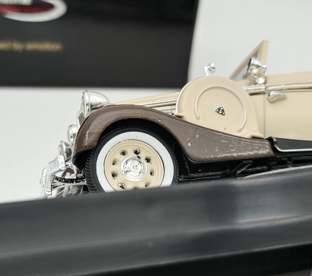 1/43 Signature Premier Maybach 1937 SW38 2 Doors Spohn Diecast Flaw