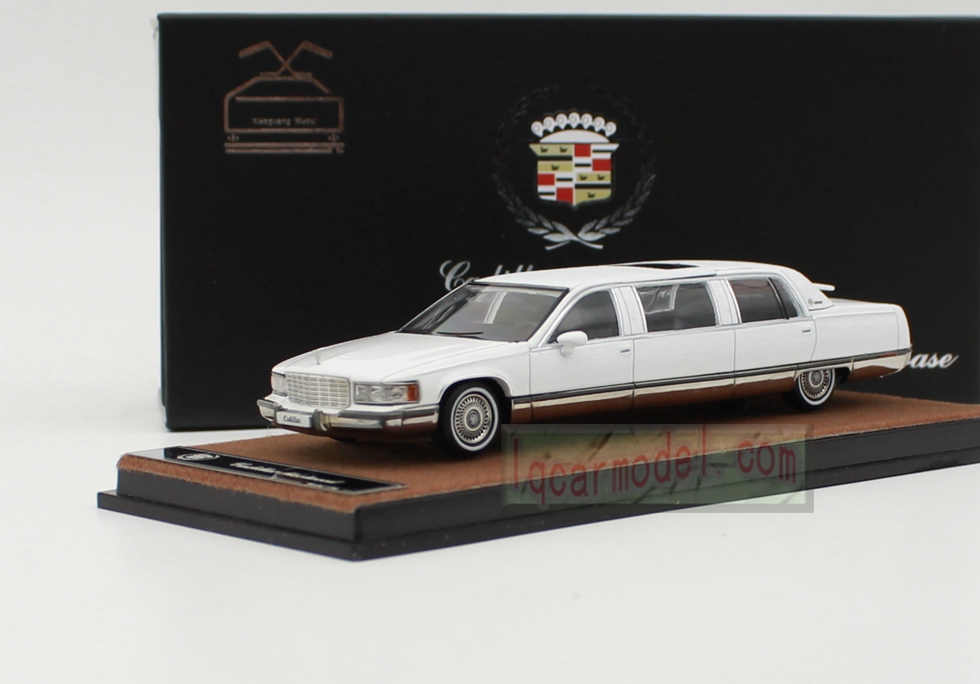 1/64 XG Cadillac Fleetwood Sedan Limousine Classic Model Diecast Metal Car white