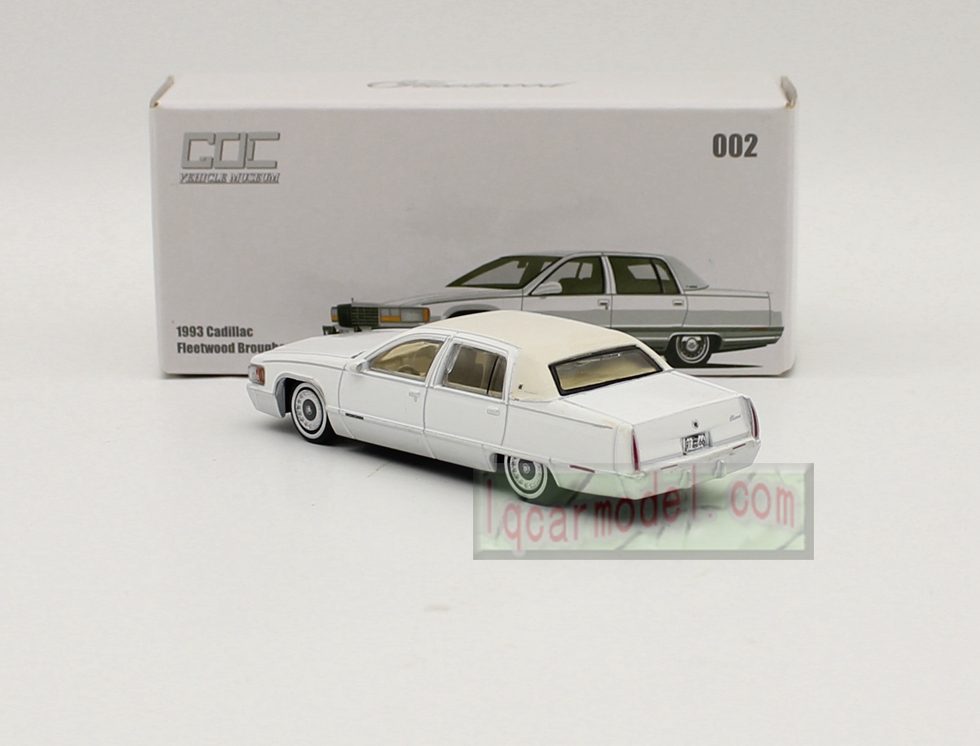 1/64 GOC 1993 Cadillac Fleetwood Brougham Old Car model White 