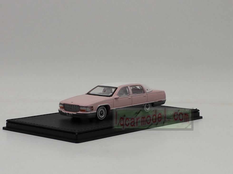1/64 Scale GOC 1993 Cadillac Fleetwood Car model Diecast Pink color 