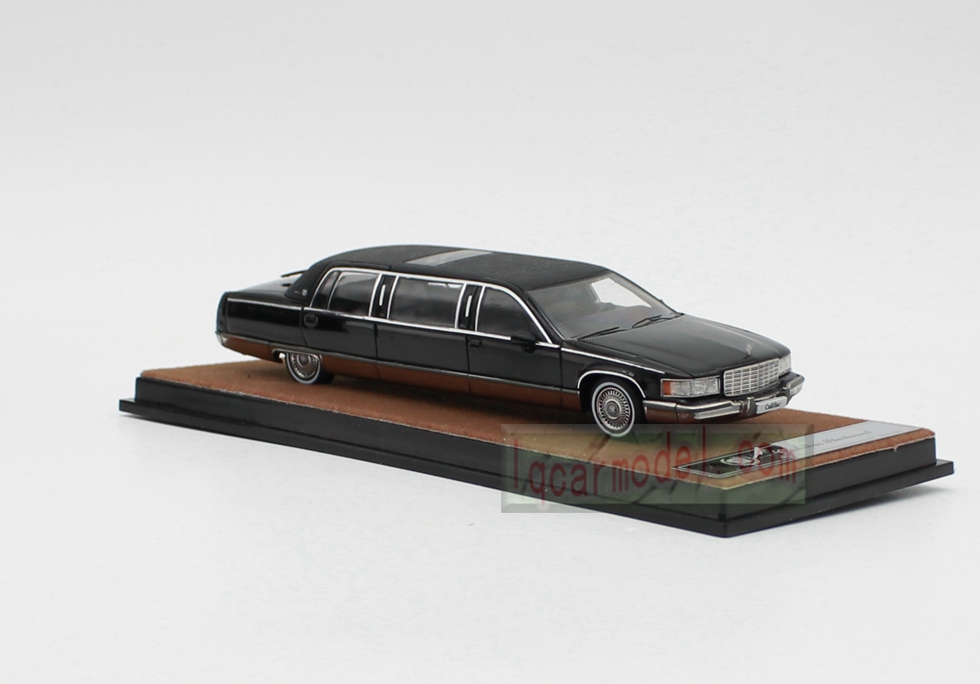 1/64 XG Cadillac Fleetwood Sedan Limousine Classic Model Diecast Metal Car Black