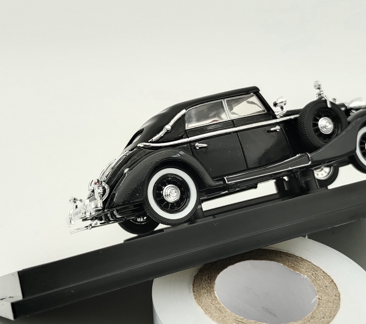 1/43 Signature Premier Maybach 1937 SW38 4 Door Spohn Diecast Flaw