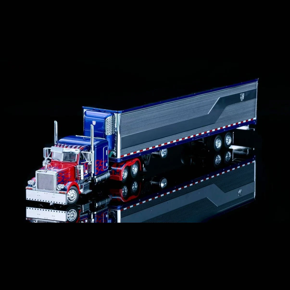 1/64 2025 596 Peterbilt Optimus Prime Truck Limited Edition Collector Car Set