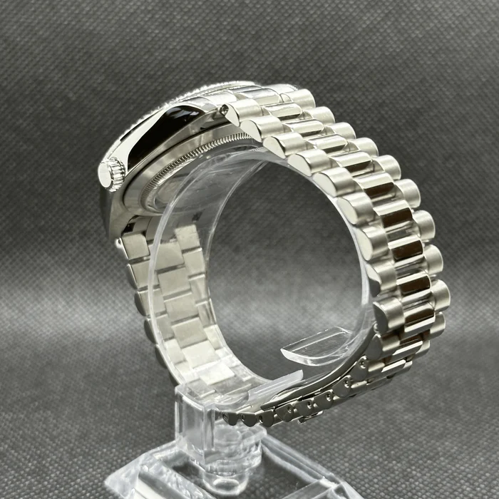 SEIKO MOD DAY DATE | VERT OLIVE