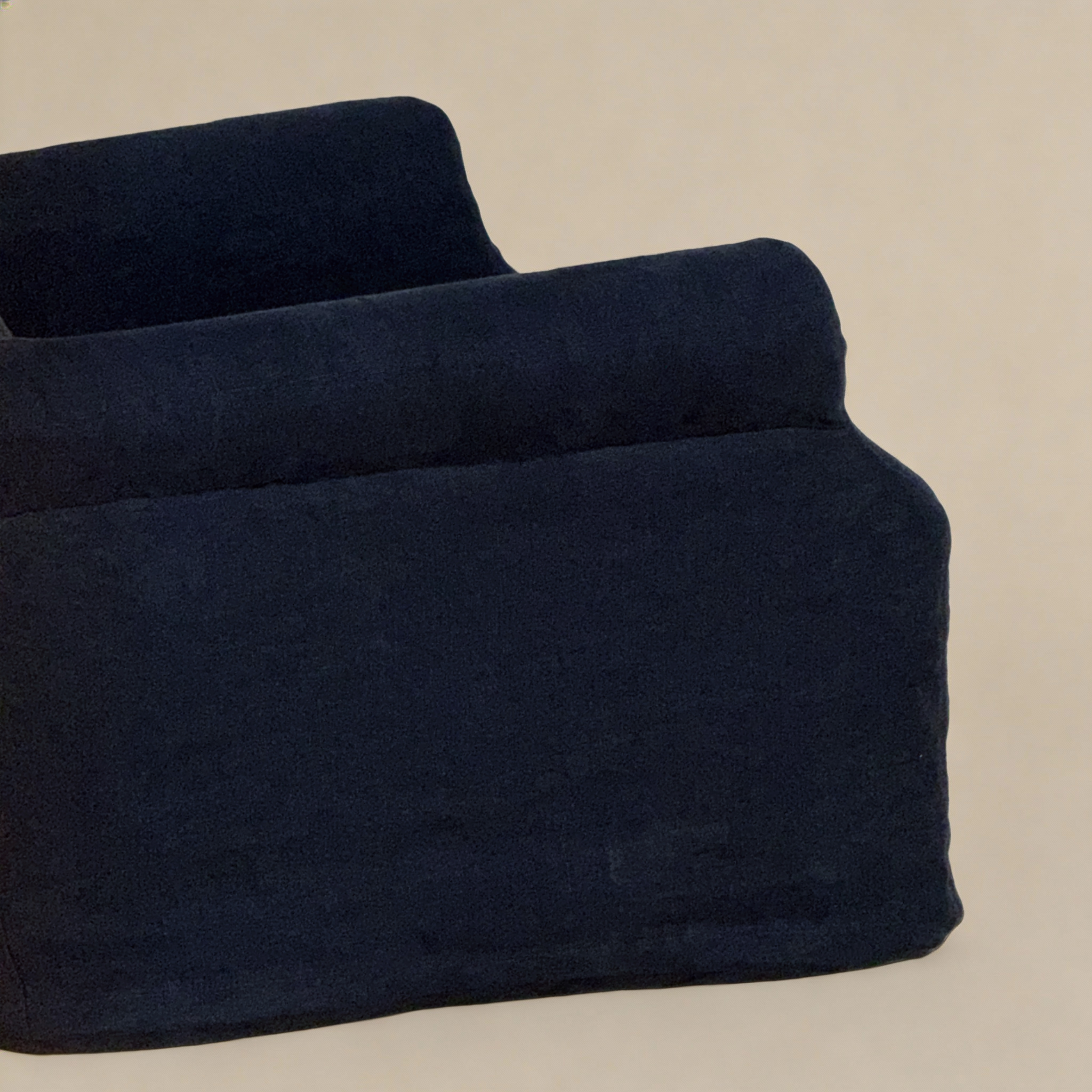 JS091 QUEEN Armchair with Wheels