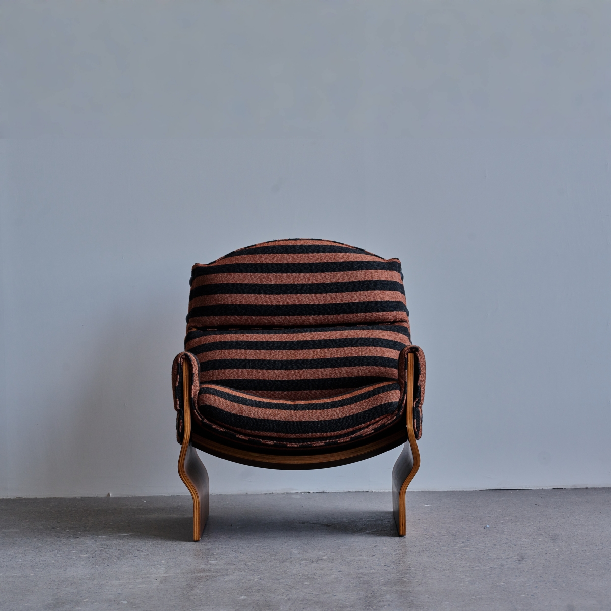 AC118 Armchair
