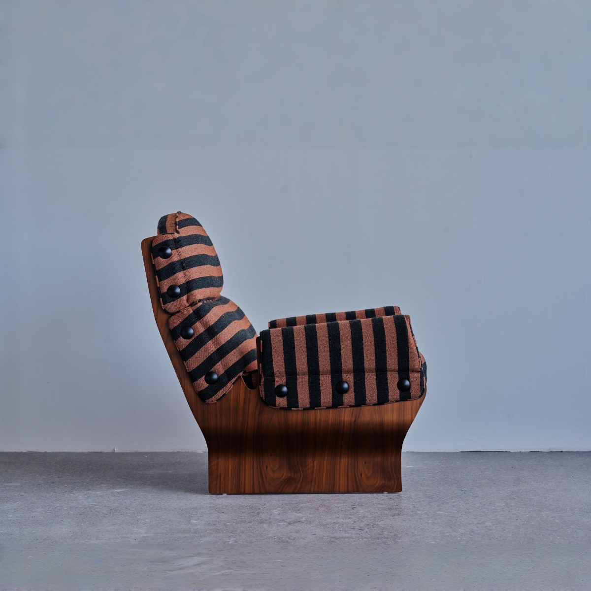 AC118 Armchair