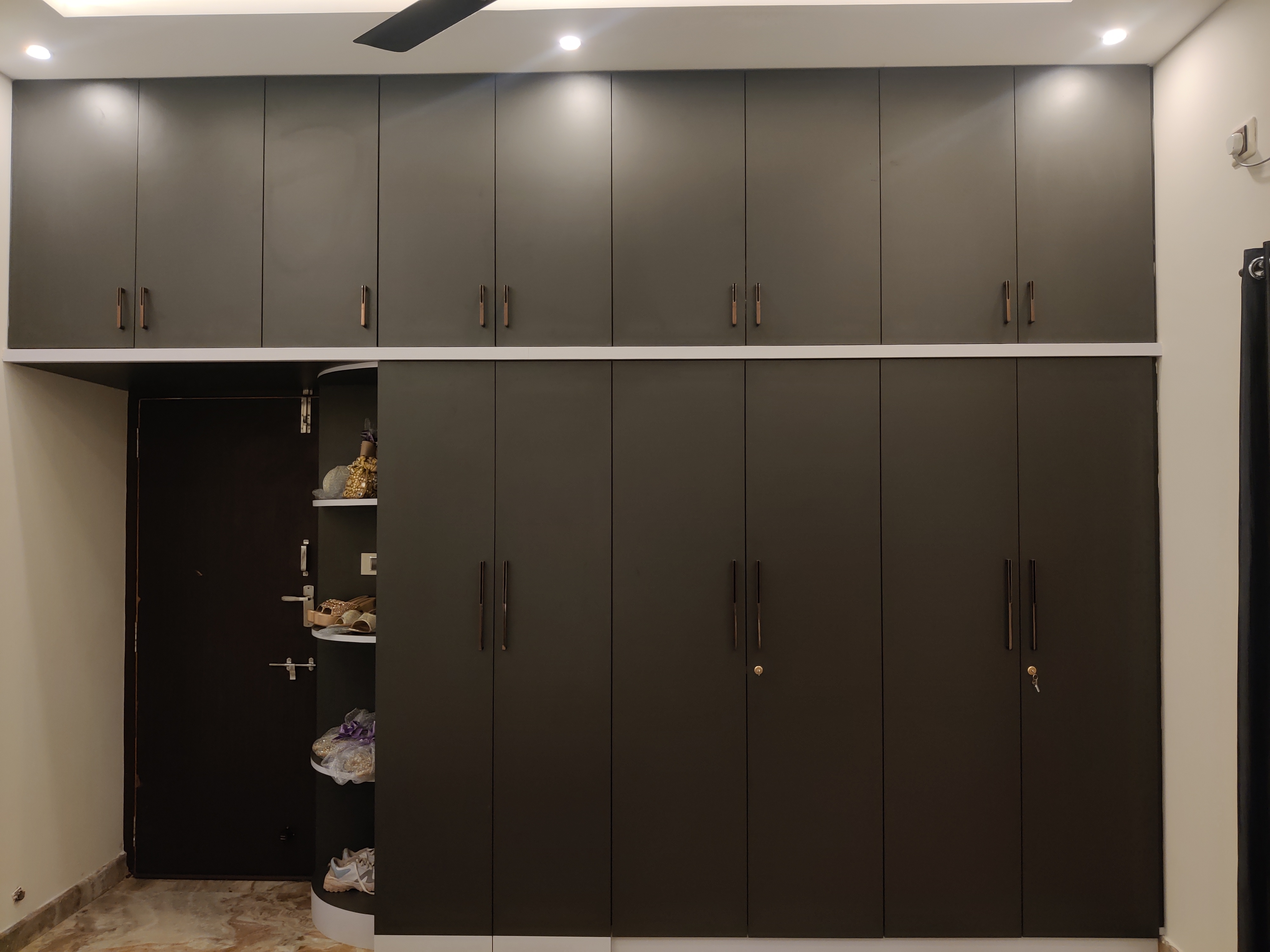 Modern Built-In Wardrobe