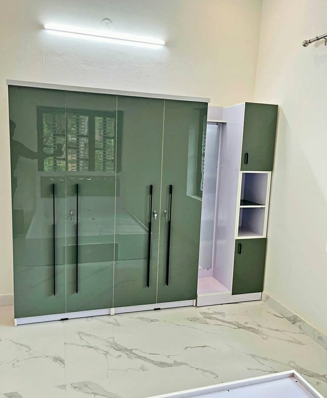 Modern Wardrobe with Storage
