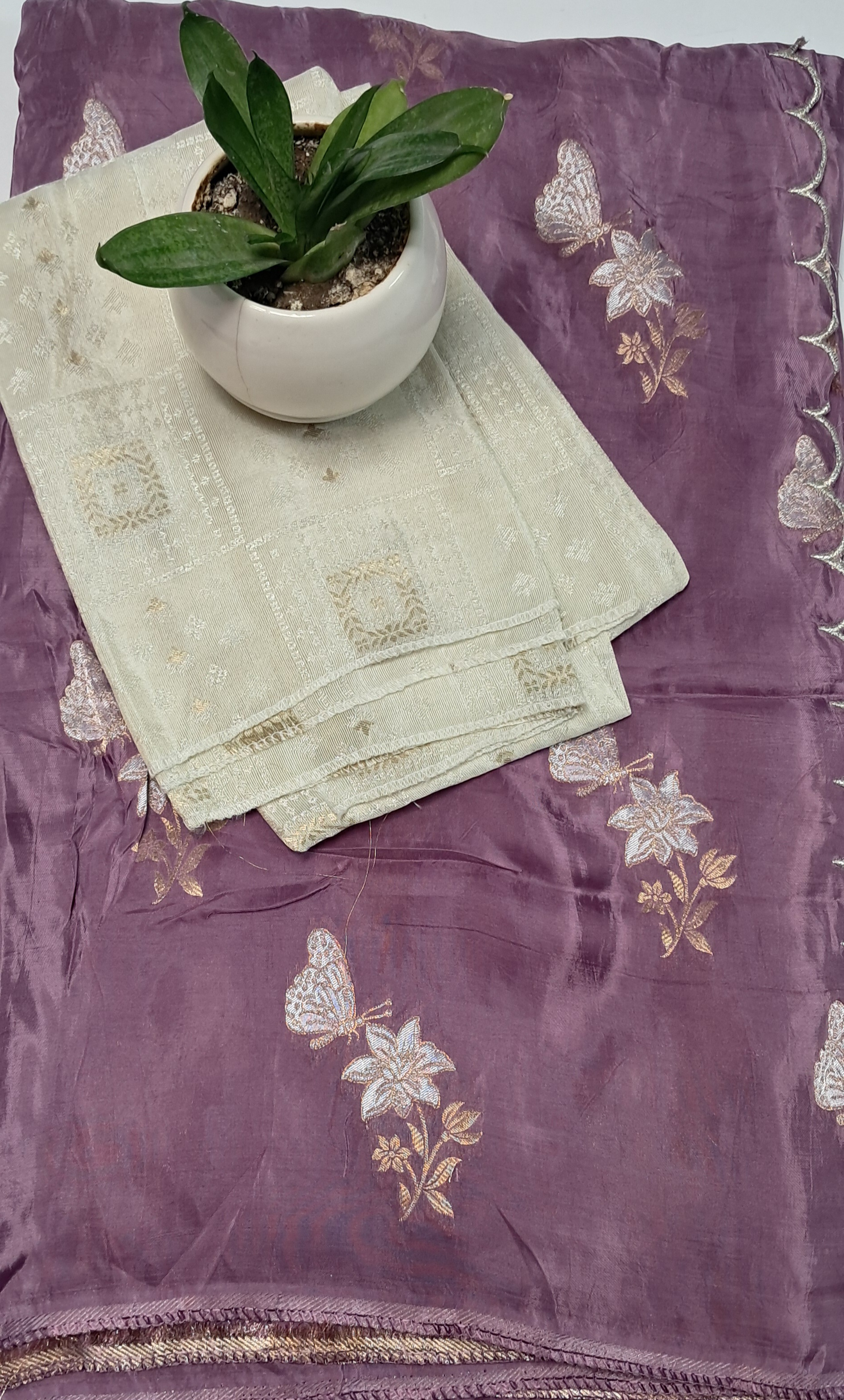 Crepe Dola Silk(Pattu) Saree