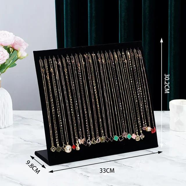 Black chain display
