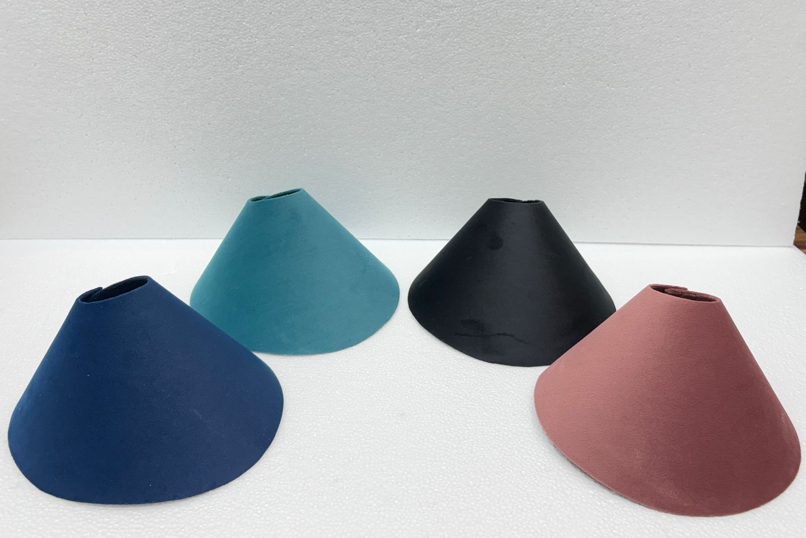 Foldable necklace stand 