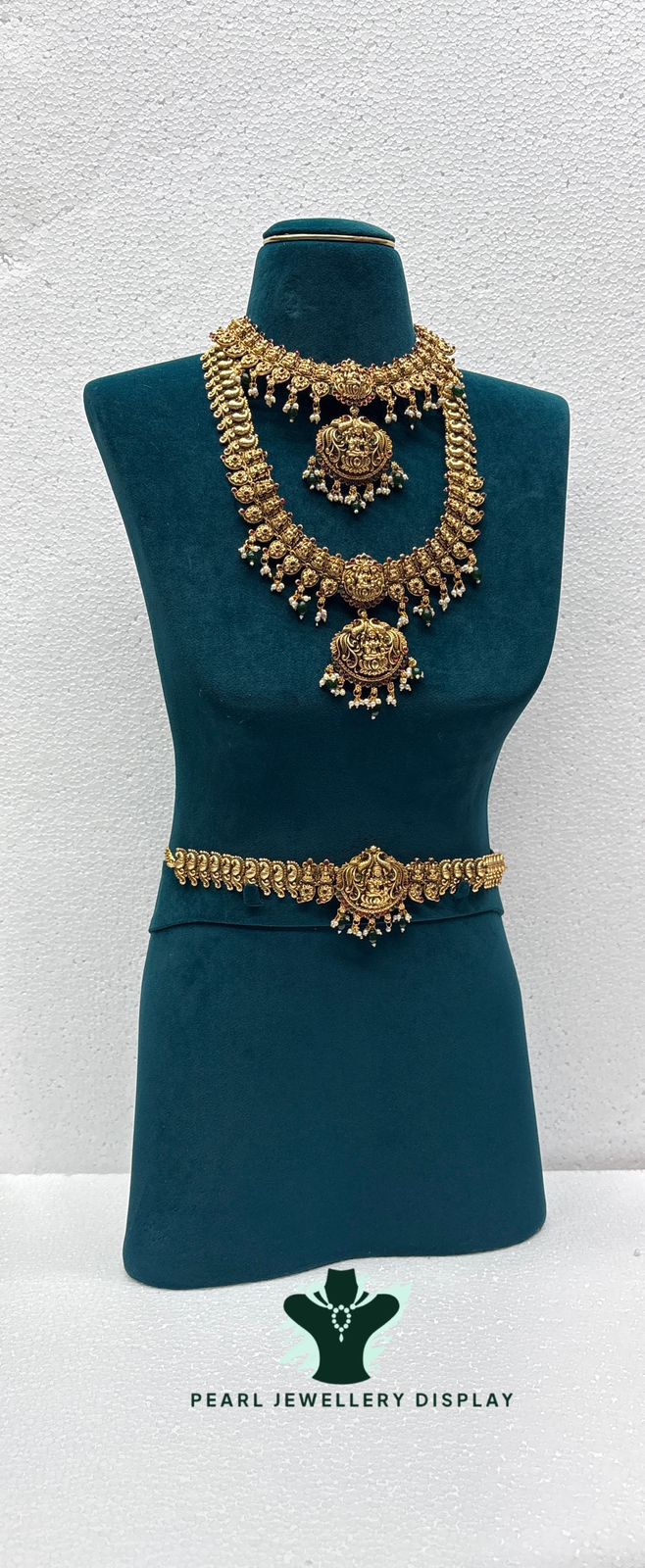 Bridal jewellery display set 