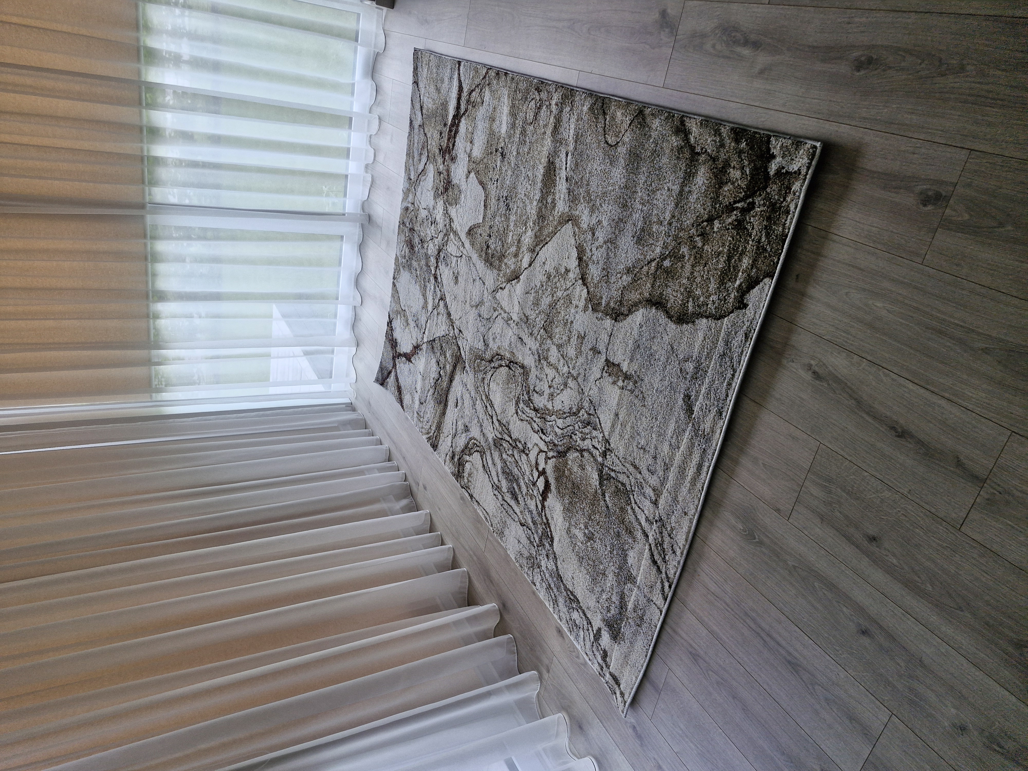 Kilimas "Nuostabus pilkas gamtos chaosas"