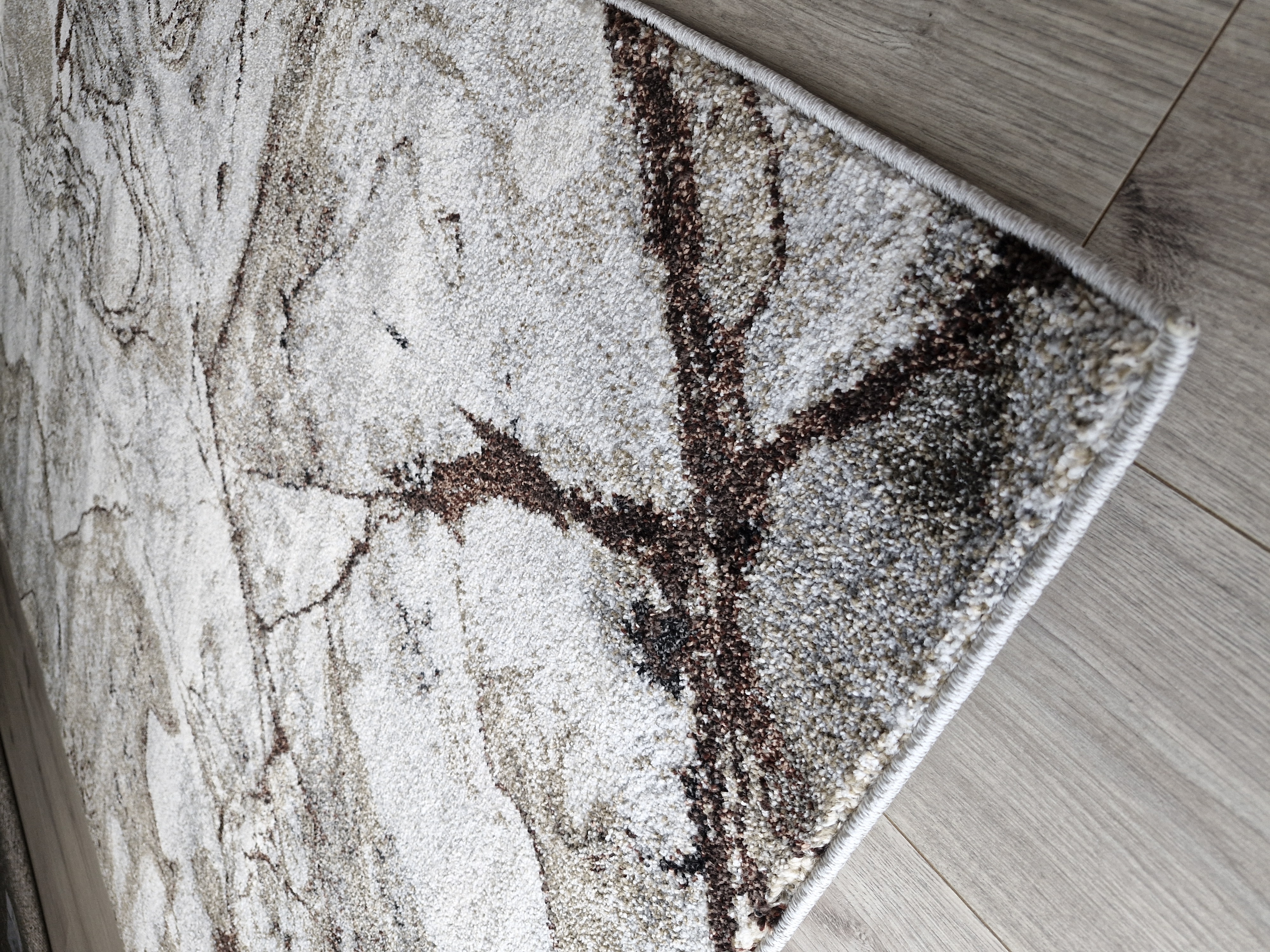 Kilimas "Nuostabus pilkas gamtos chaosas"