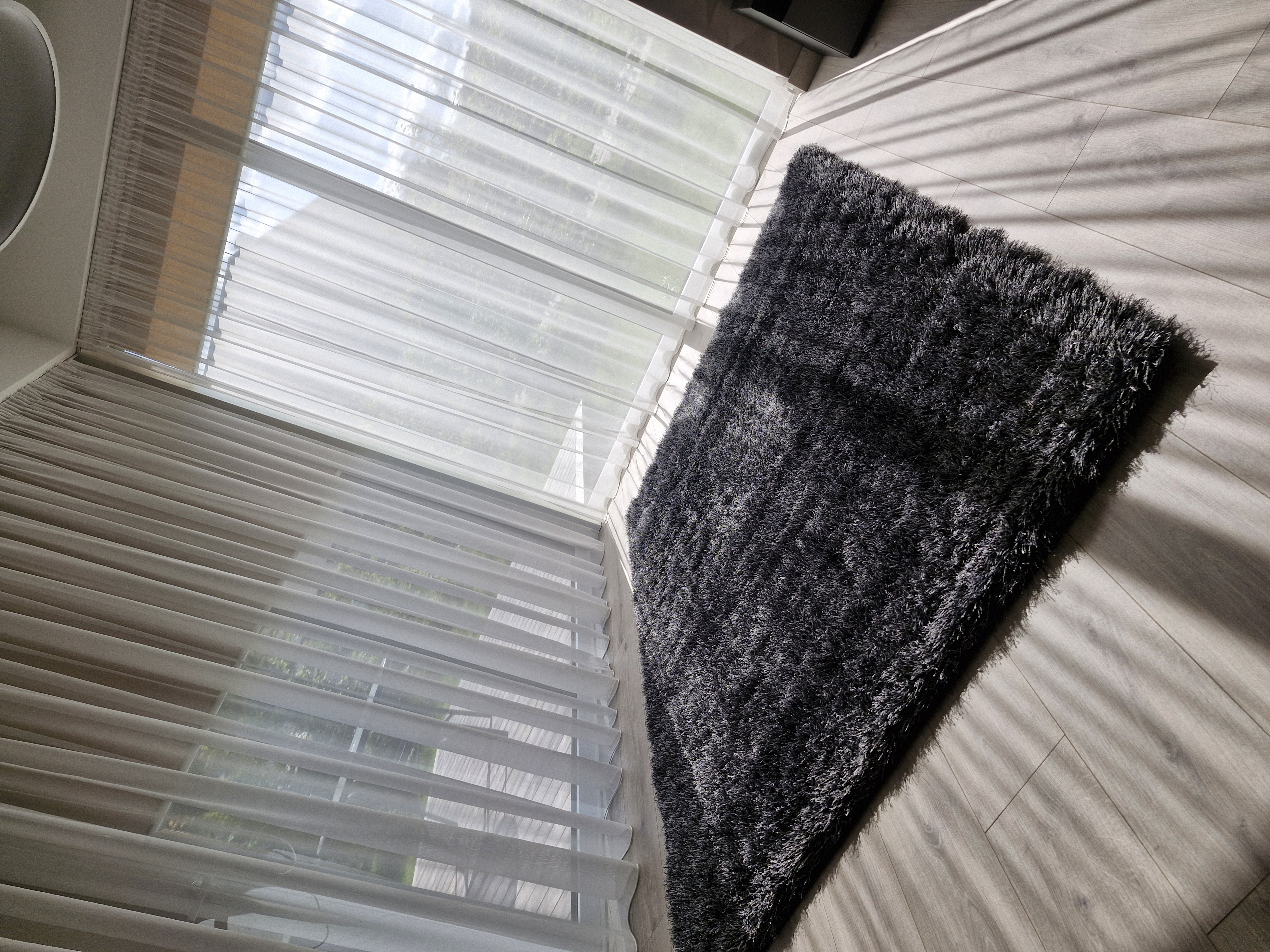 Juodas "Pasidabruotas"