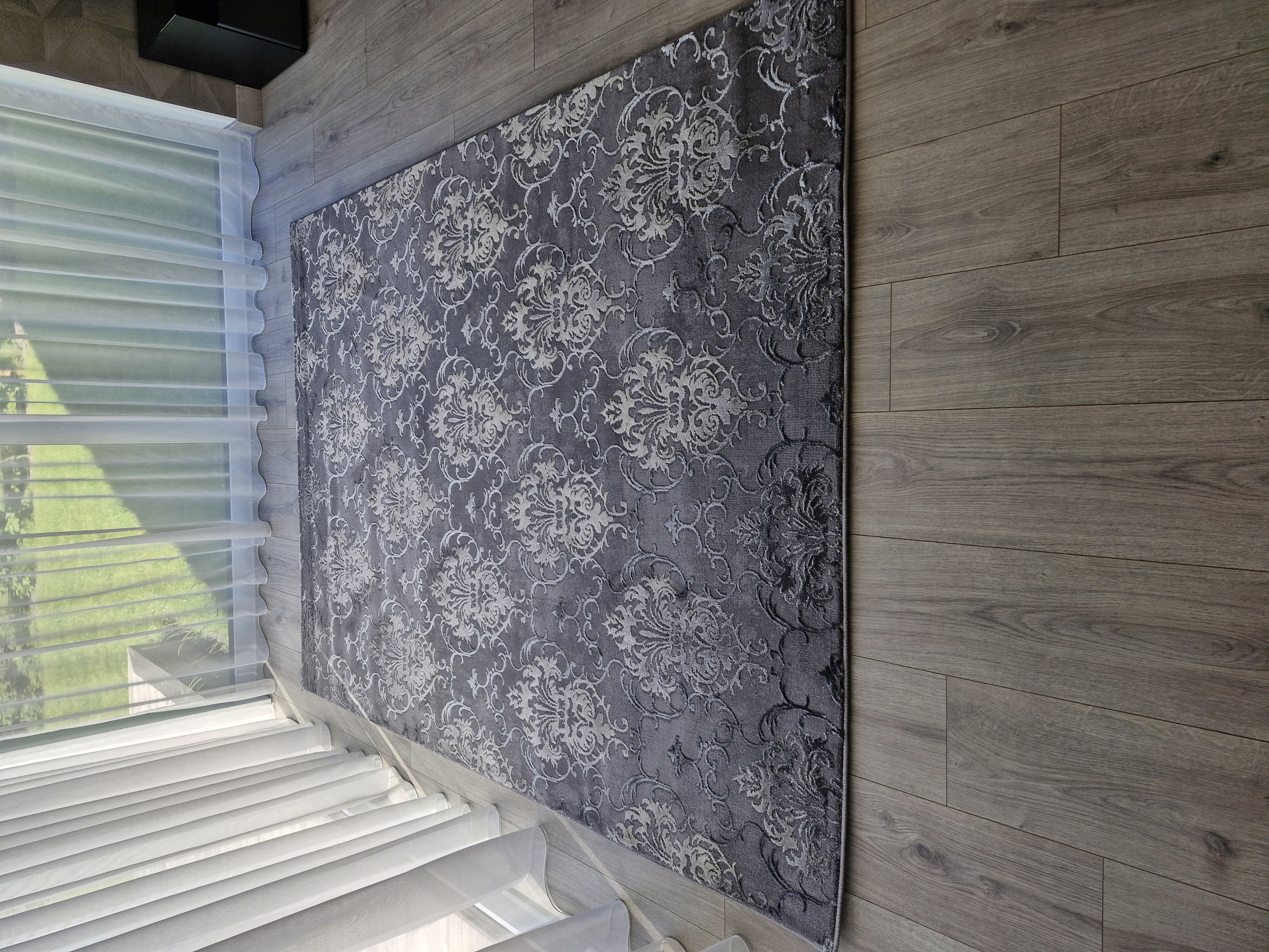 Rytų ornamentas "Pilka žvakė"