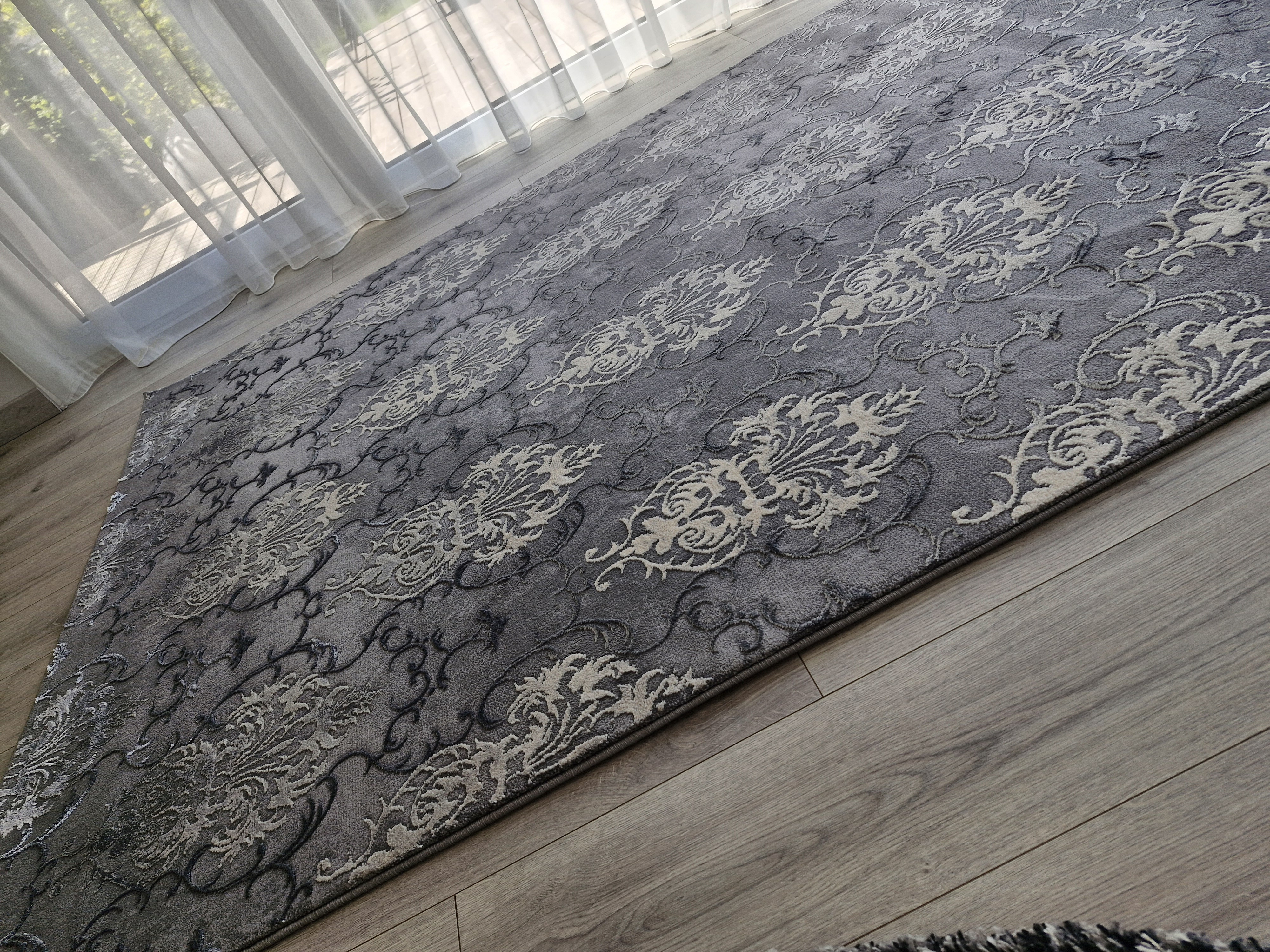 Rytų ornamentas "Pilka žvakė"