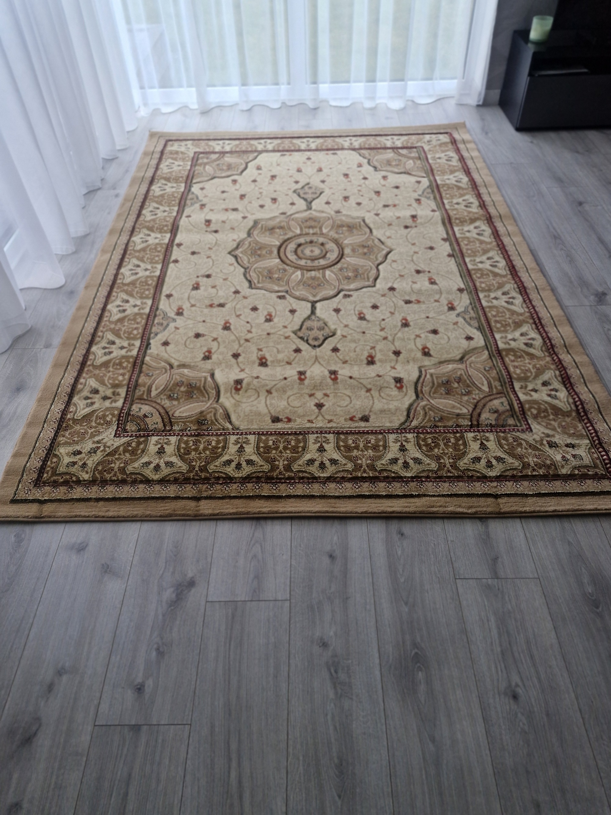 Klasika daugybę metų "Kreminė adora"