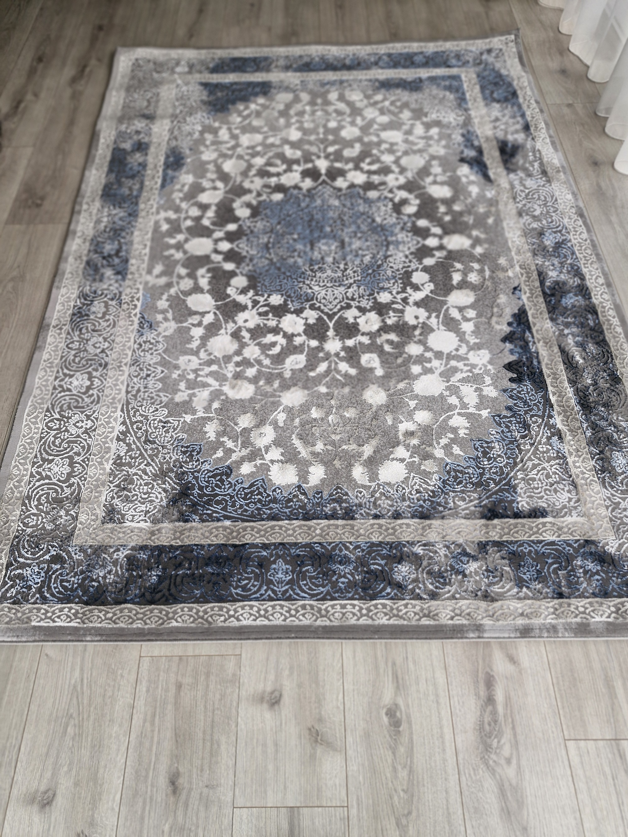 Kilimas "Melsvasis debesėlis"